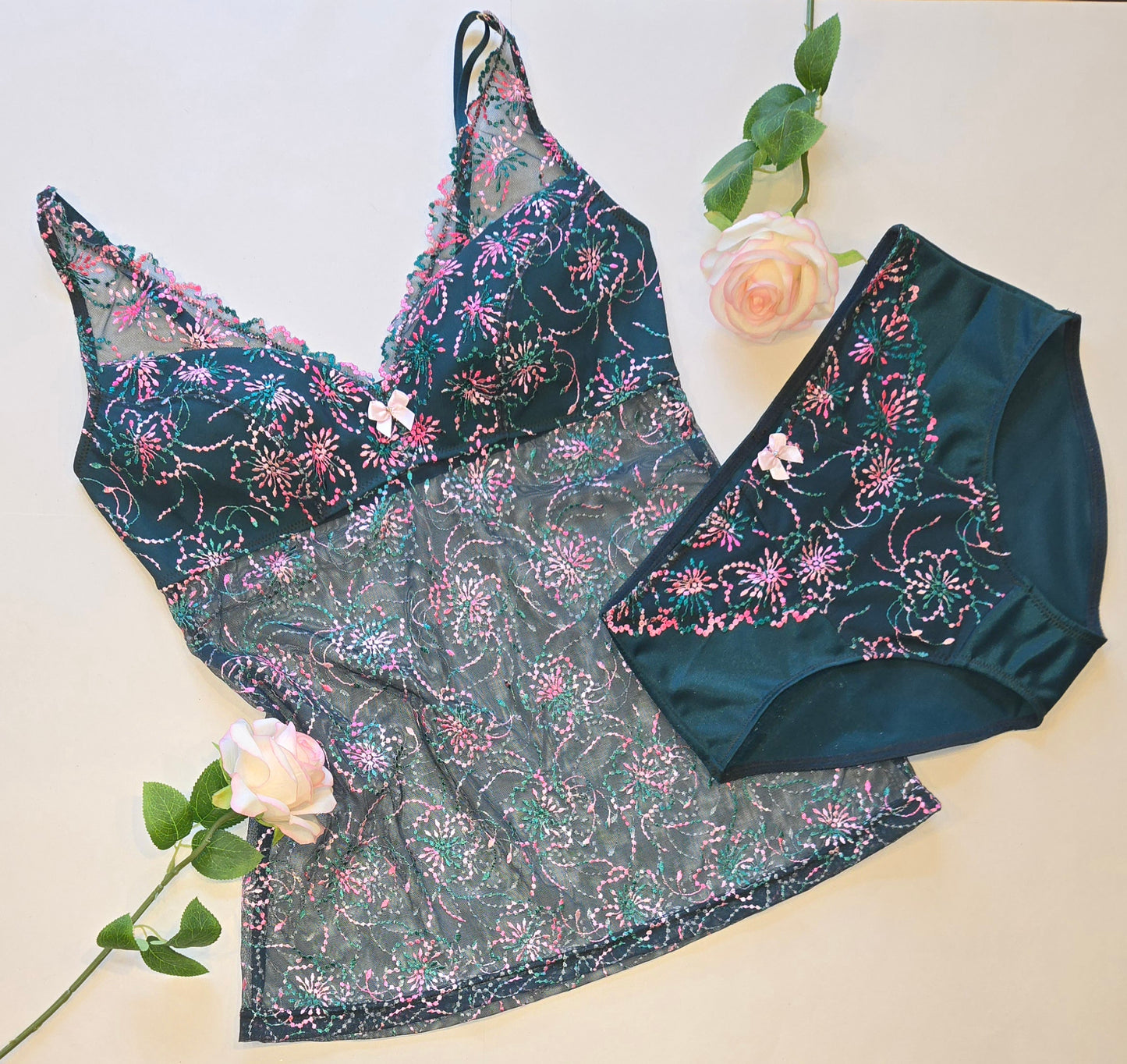 Sewing kit including pattern. Sewing set for bra shirt Vanessa / sewing kit with tulle pine green & grenadine pink. IDvx21