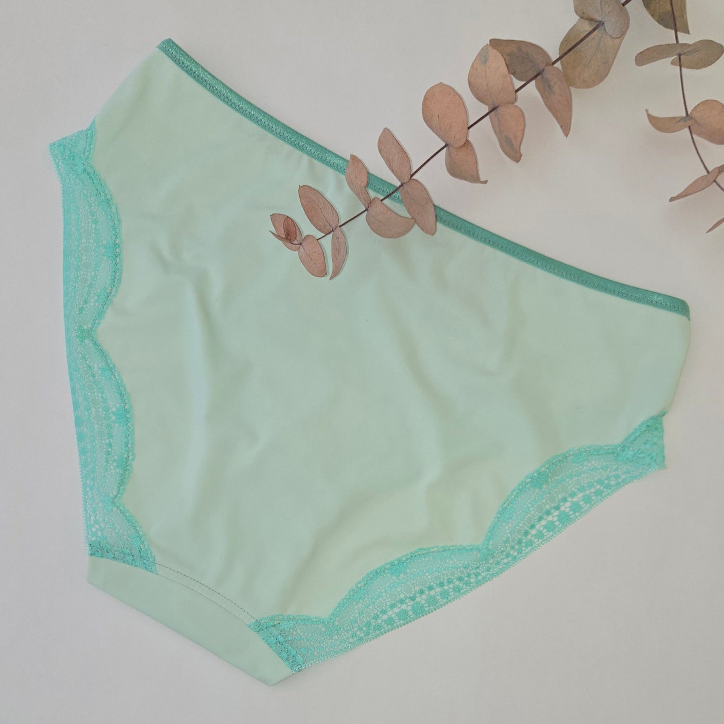 1 m di bordo in pizzo stretto elastico ca. 4 cm in verde chiaro / bordo in pizzo stretto elasticizzato IDsx4