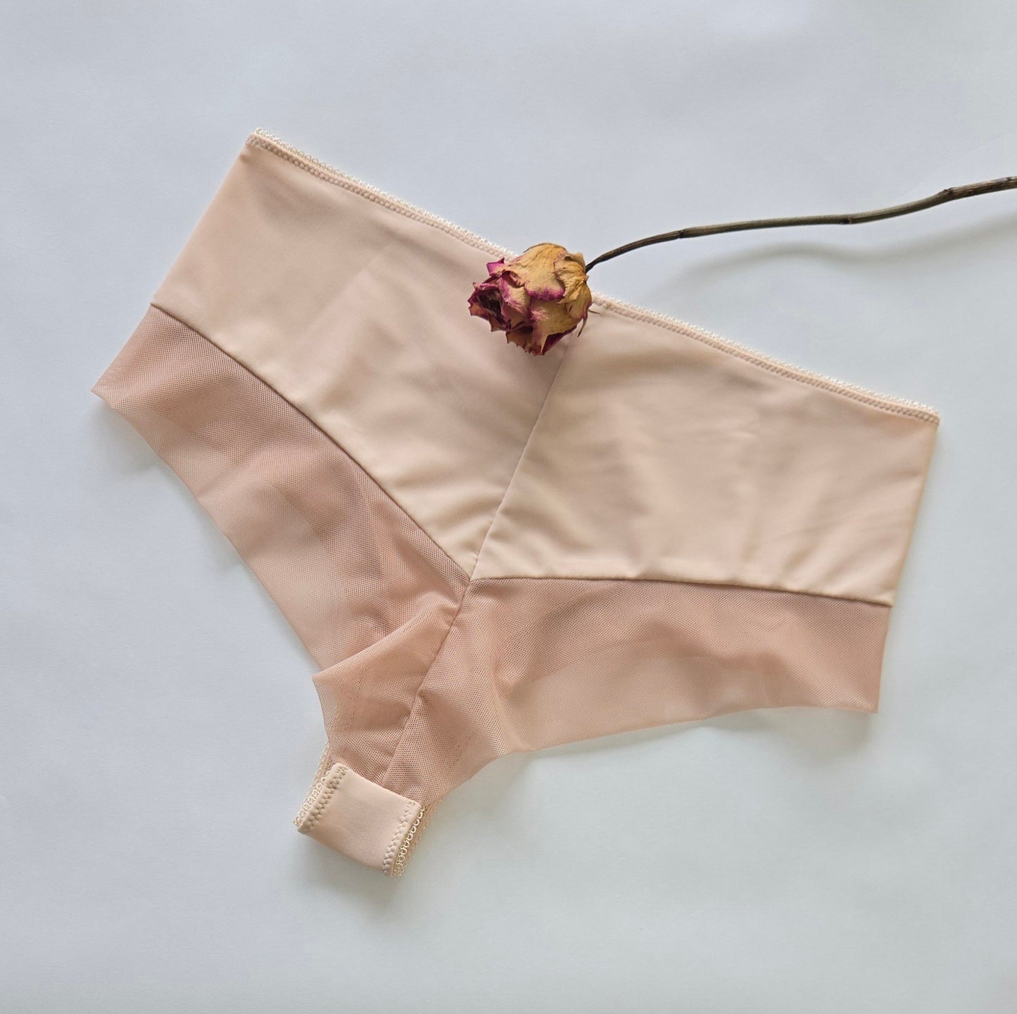 Powermesh in dunkelbeige. IDpwx8