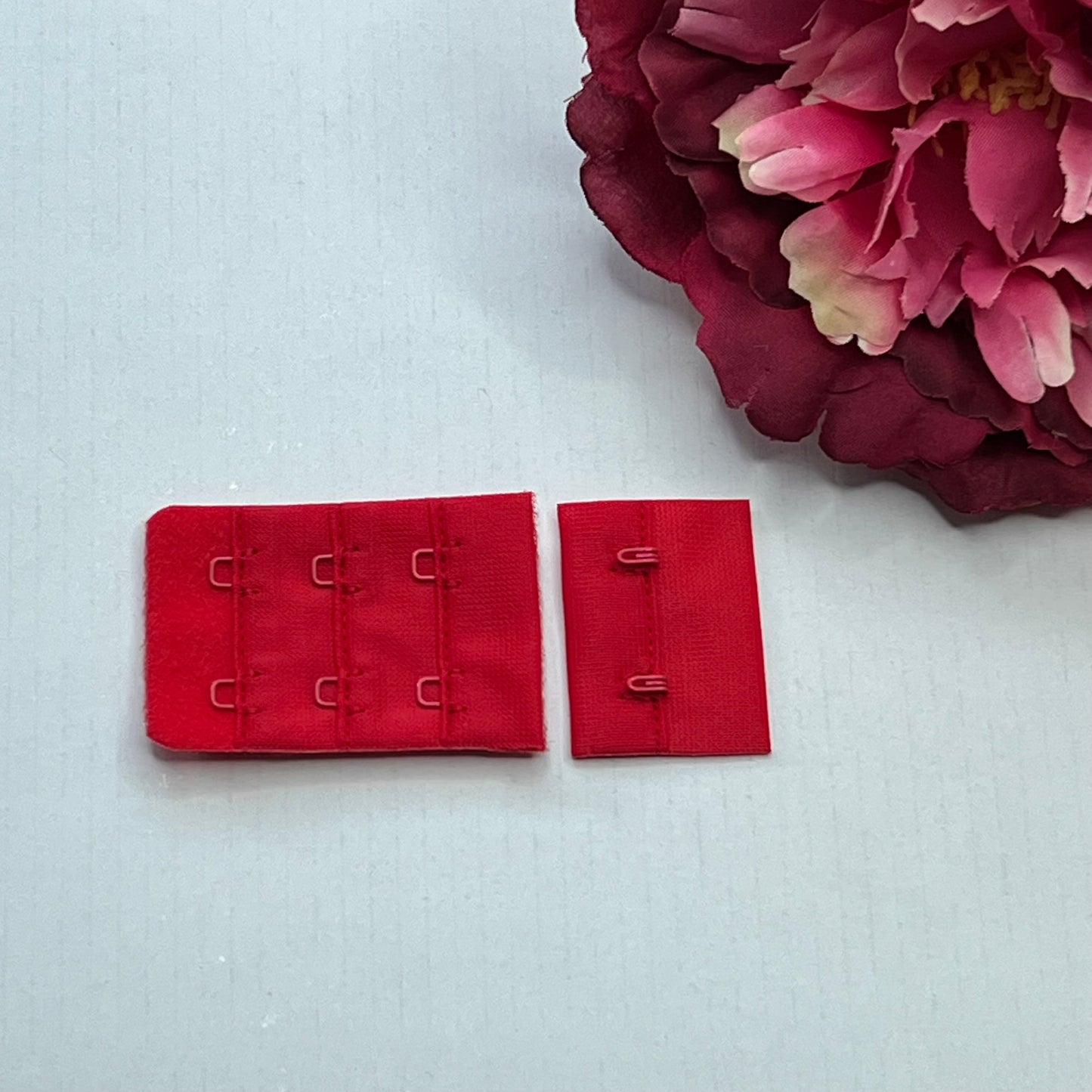 Cierre de sujetador 2 x 3 en rojo / gancho de sujetador rojo IDheyex17