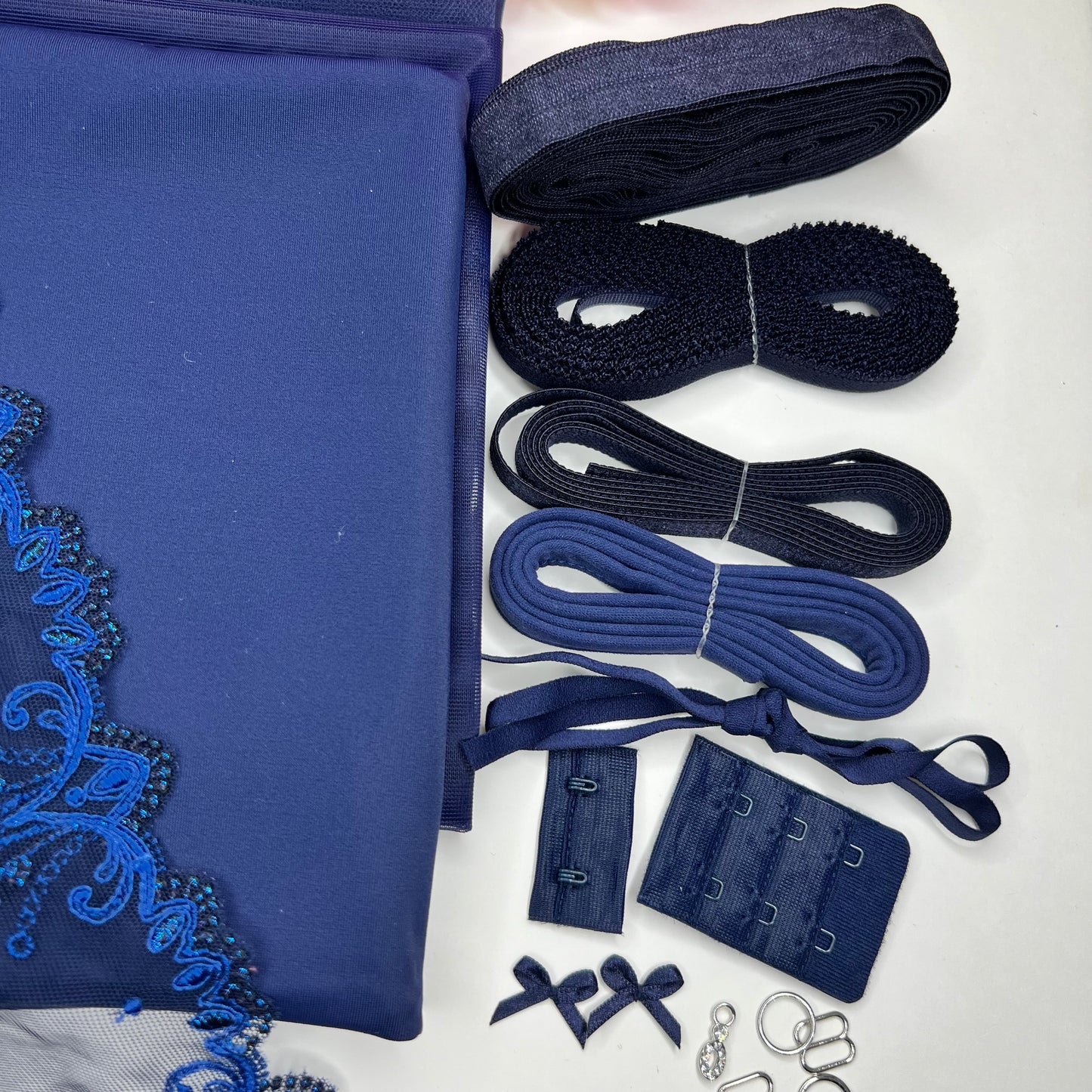 Kit de couture DIY soutien-gorge + culotte / pack de couture créatif avec <tc>Dentelle</tc> et microfibre. bleu nuit. Kit de couture lingerie avec dentelle brodée extensible. IDnsx1