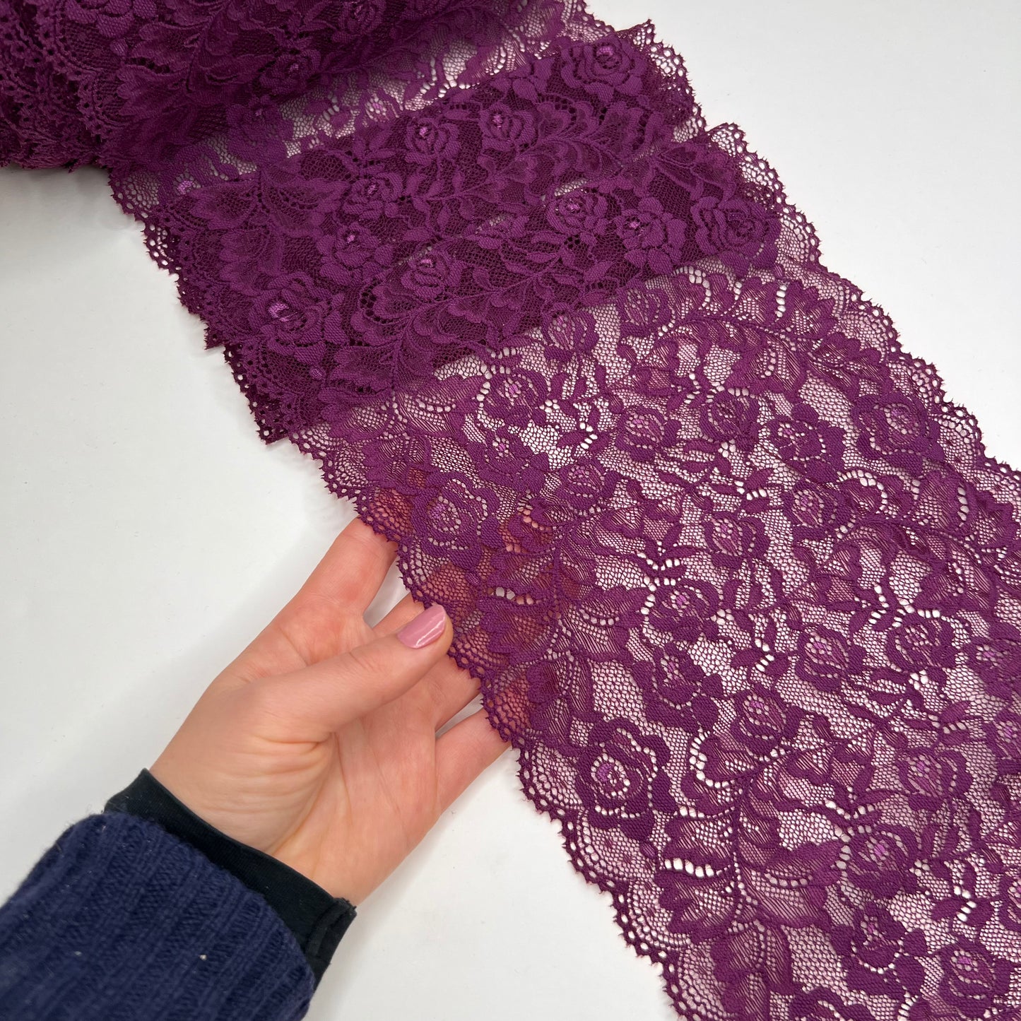 Pizzo elastico largo color bacca / prugna / melanzana, prezzo per ½ metro