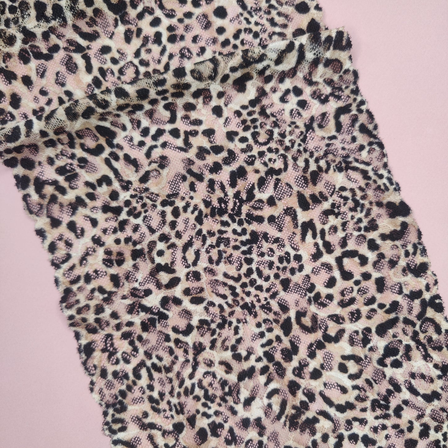 Cinta elástica <tc>Encaje</tc>/ <tc>Encaje</tc>n, cenefa <tc>Encaje</tc>n en negro-marrón-leopardo, precio por 1/2 metro. Vendido por metros IDsx4