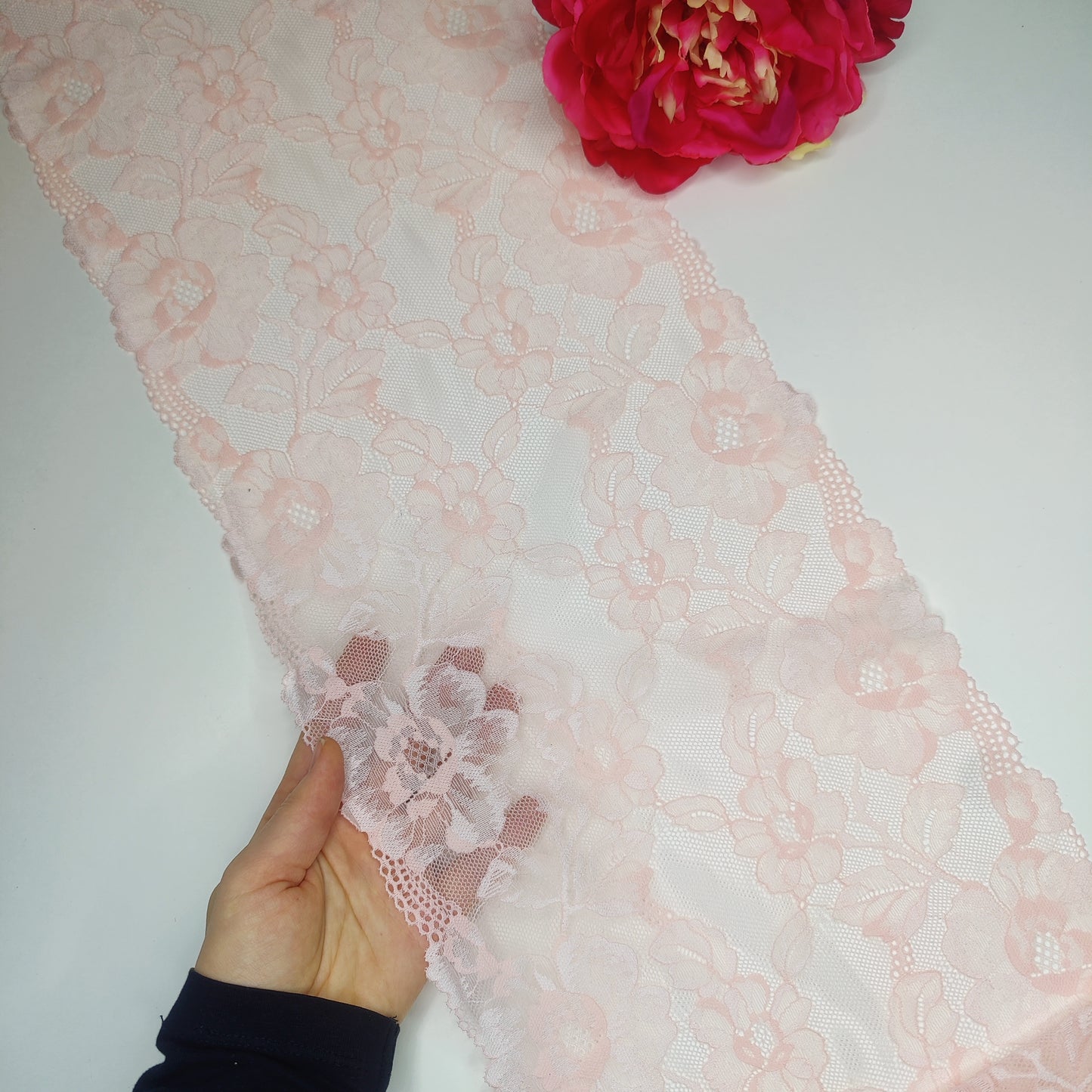 Encaje elástico ancho Petal Pink – 22,5 cm de ancho, precio por ½ metro
