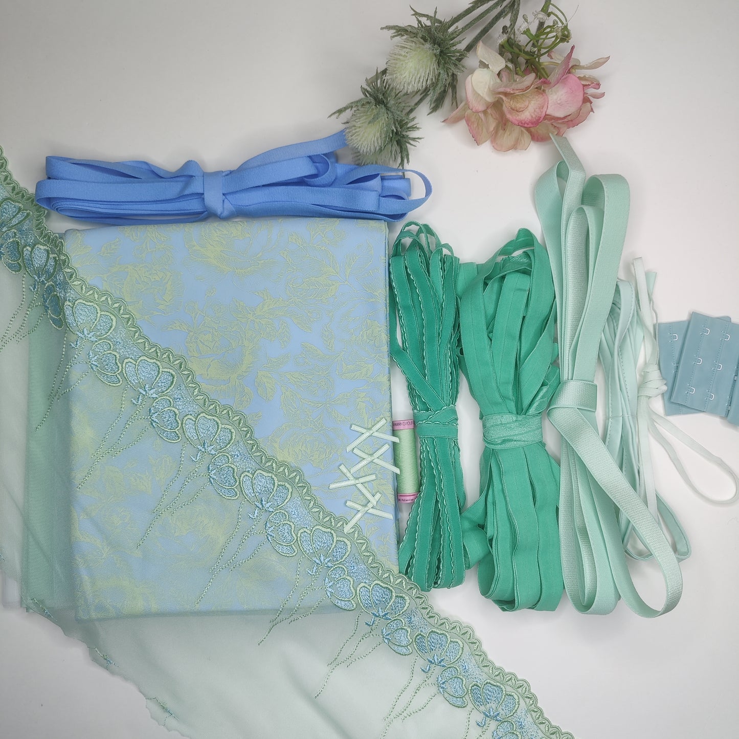 Sewing package with embroidery tip, microfiber, powernnet and tulle. August dreams - pastel poetry. IDNSX1