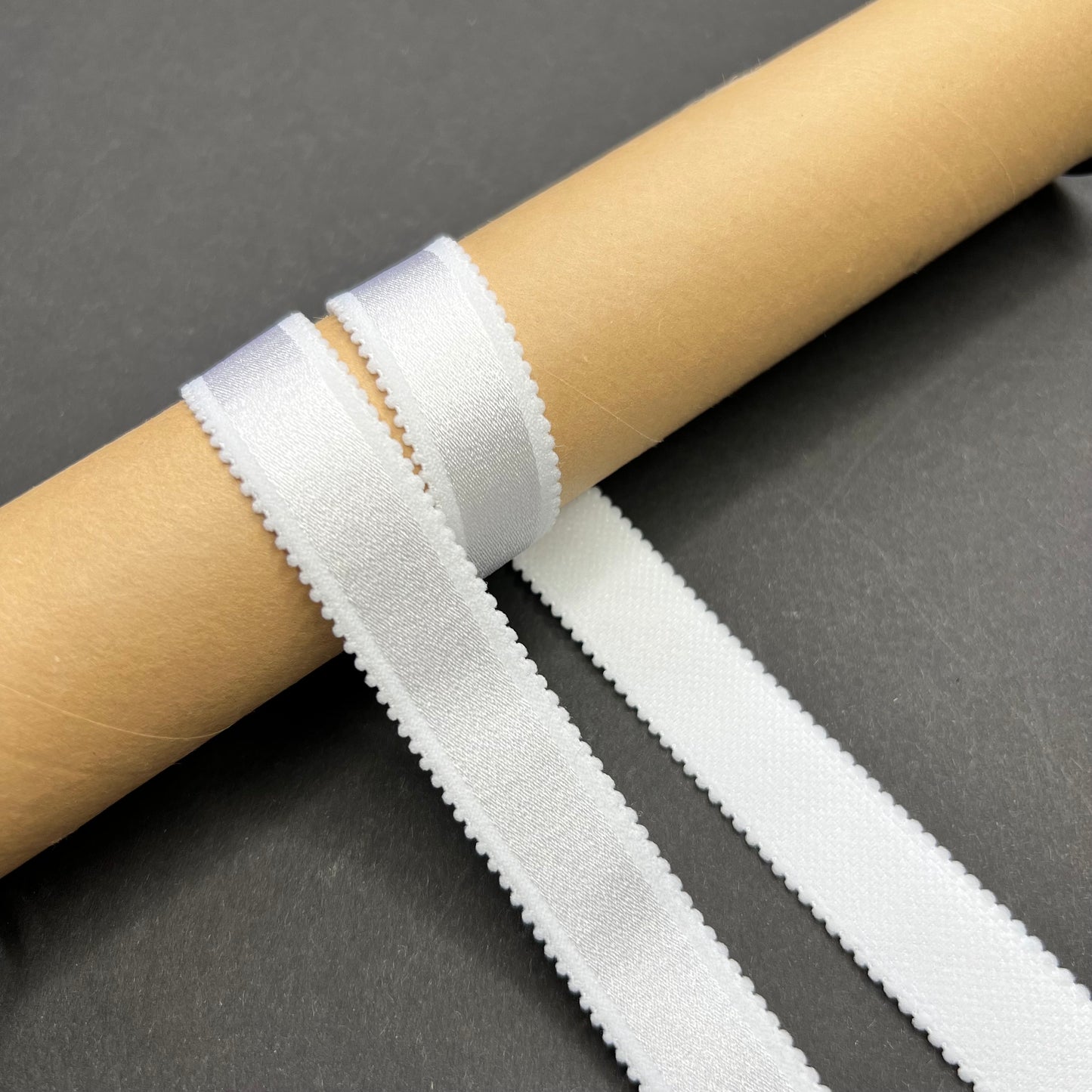 18 mm BH-bandje, bandelastiek, schouderband. Kleuren: beige, off-white/creme, wit.