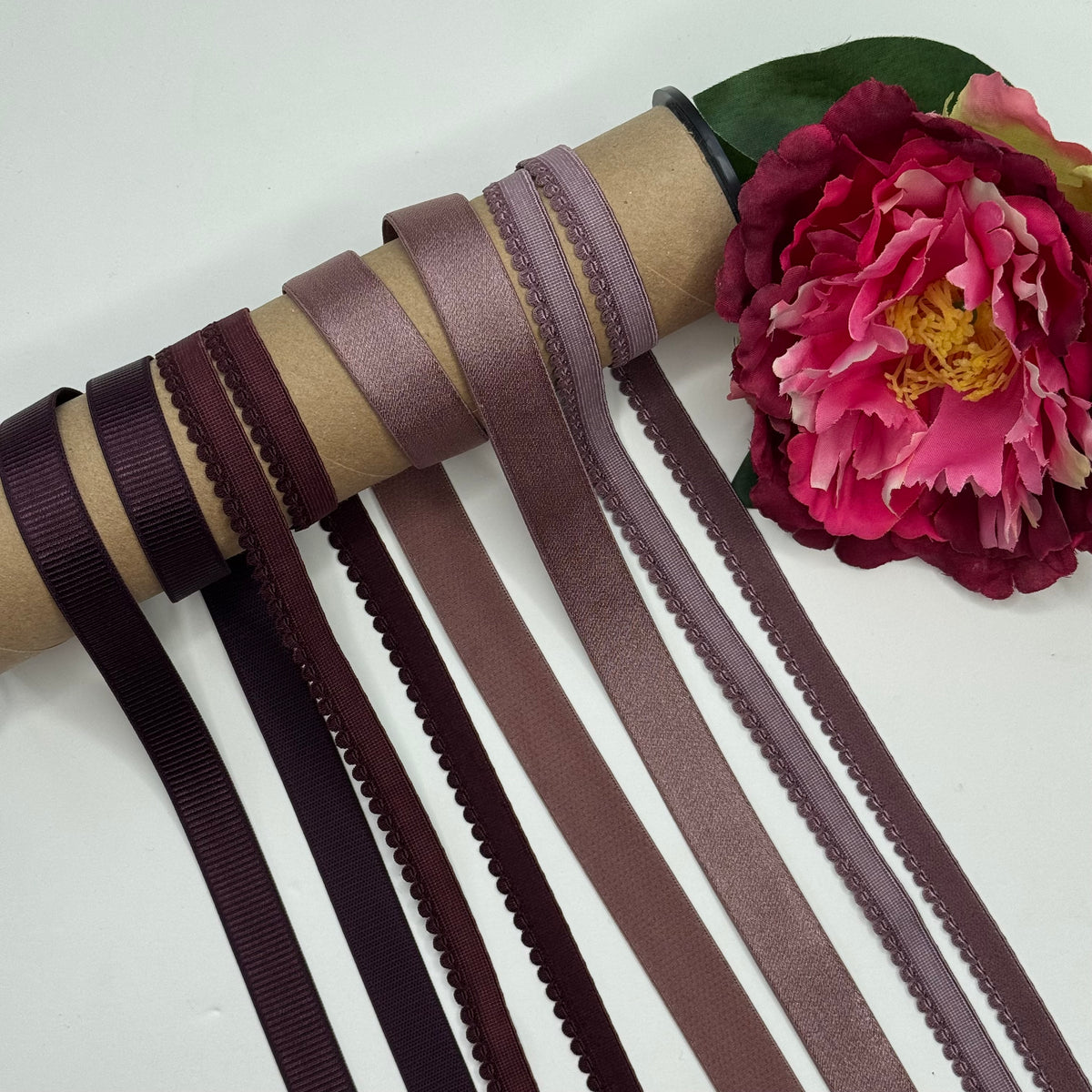 BH-Trägergummi & Zierlitze in Burgundy und Coffee Rose – Meterware