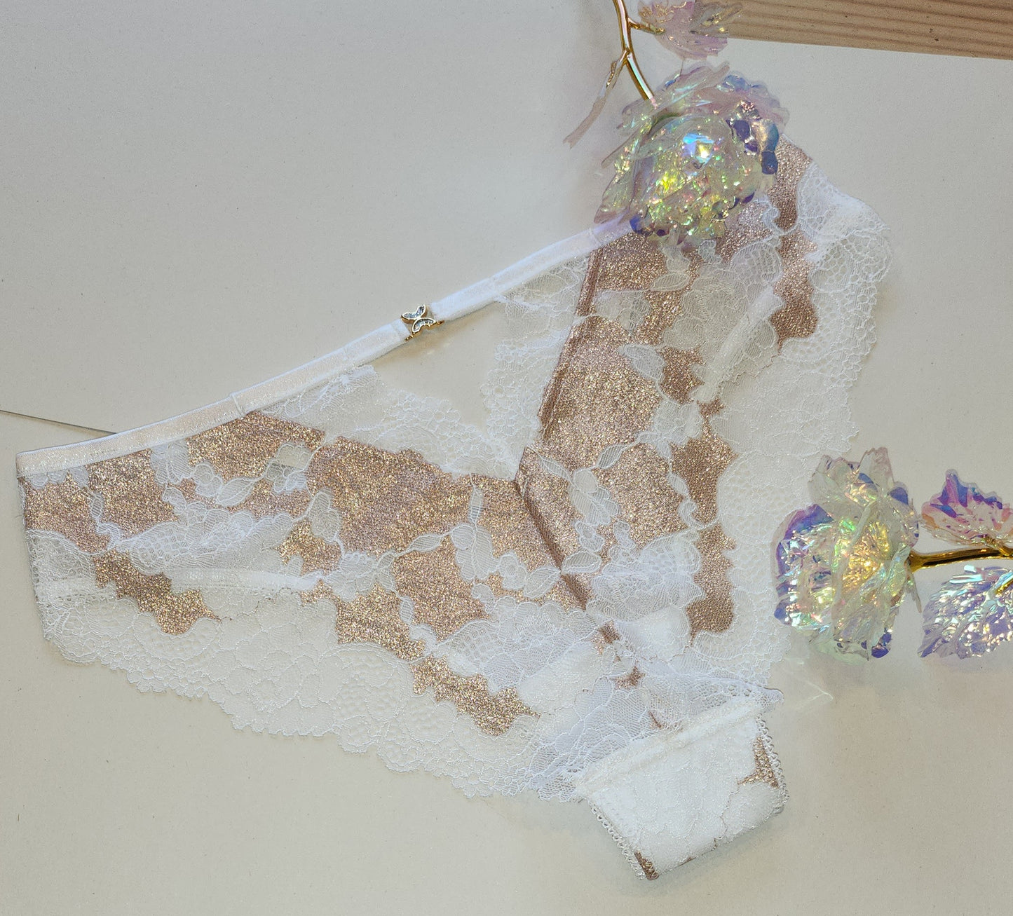 Elastico <tc>Pizzo</tc> shimmer oro/bianco. Prezzo del pizzo elasticizzato in galloni per 1/2 iarda IDsx4