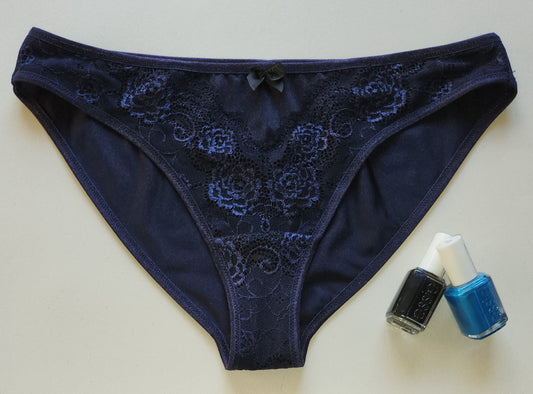 Nähpaket für 2 Slips Helena mit Mikrofaser und Spitze in midnight blue. IDsnsx2