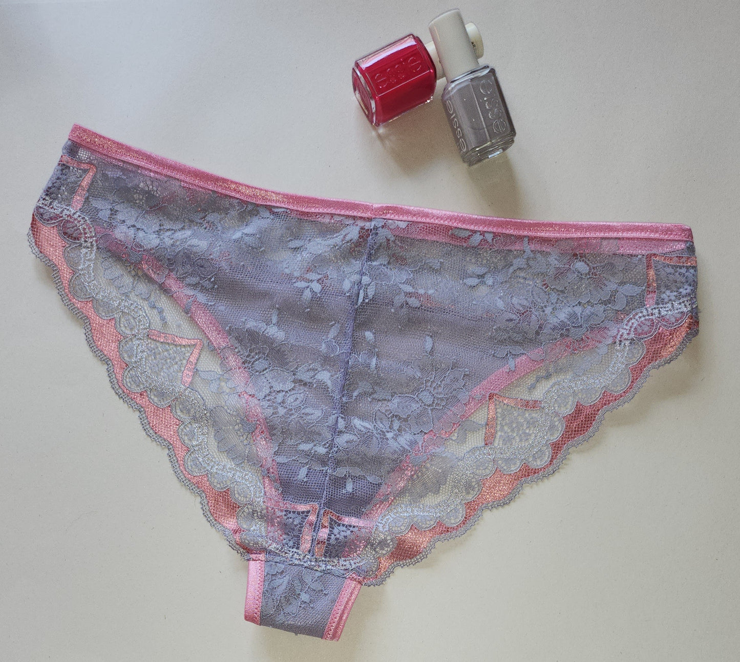 Nähpaket für 2 Slips Helena mit Tüll und Spitze in lila. IDsnsx2