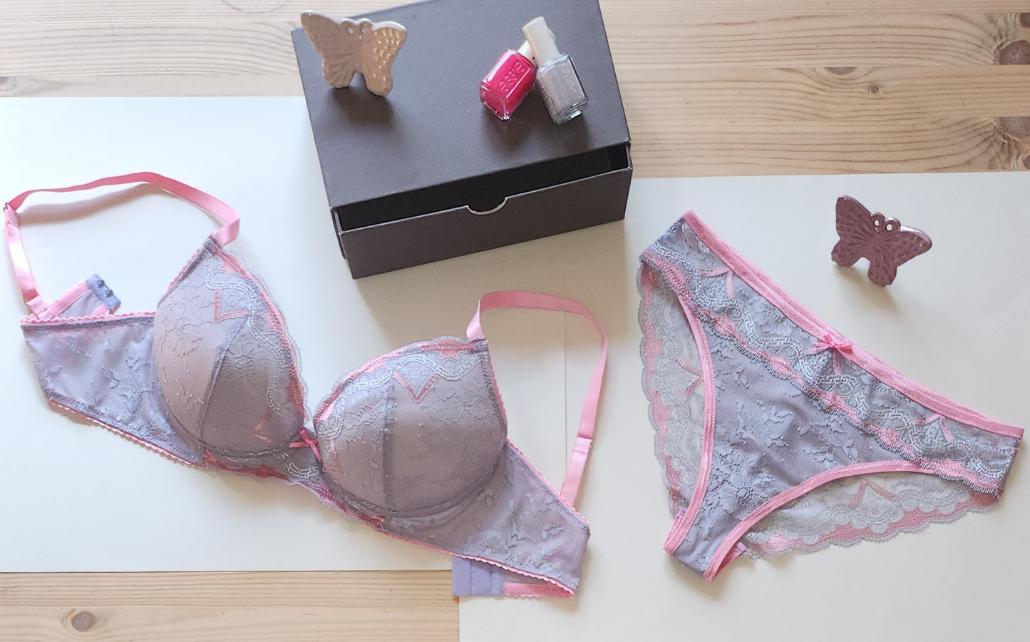 Nähpaket für 2 Slips Helena mit Tüll und Spitze in lila. IDsnsx2