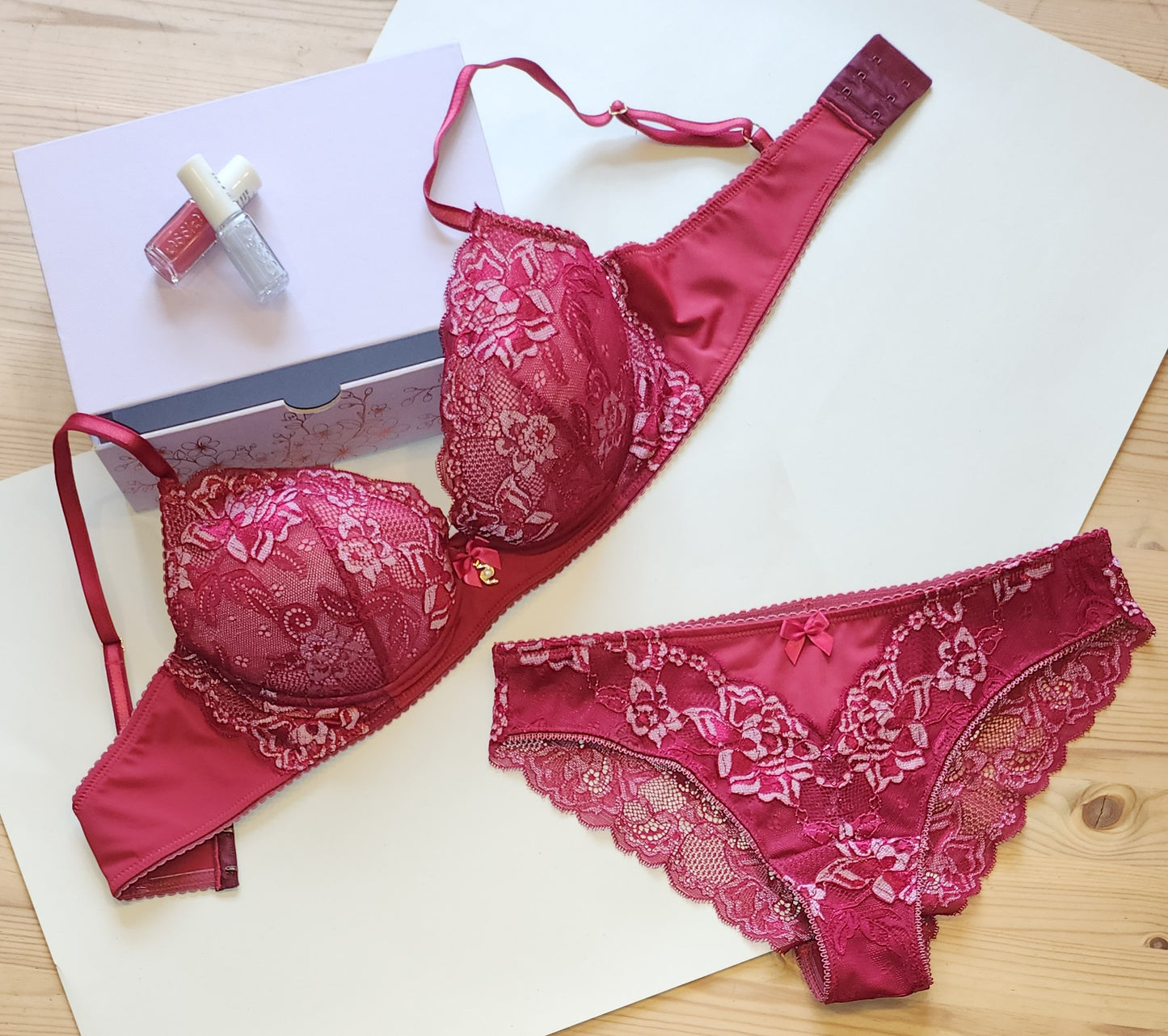 Sewing package for Helena briefs with microfiber and <tc>lace</tc> in berry. IDsnsx2