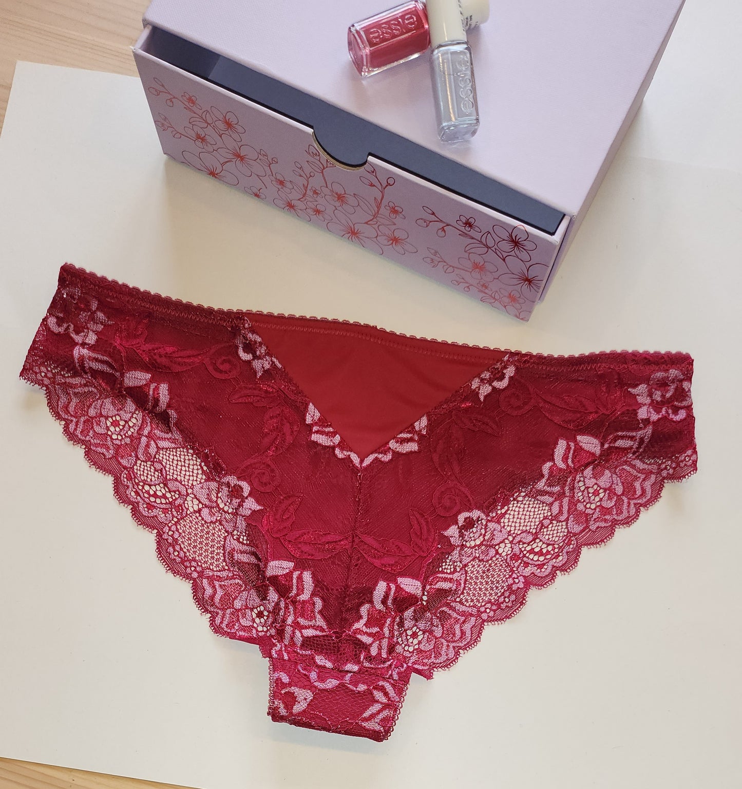 Sewing package for Helena briefs with microfiber and <tc>lace</tc> in berry. IDsnsx2