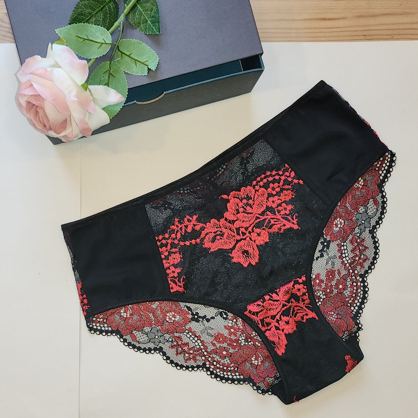 Sewing package for Alina slip in black and red