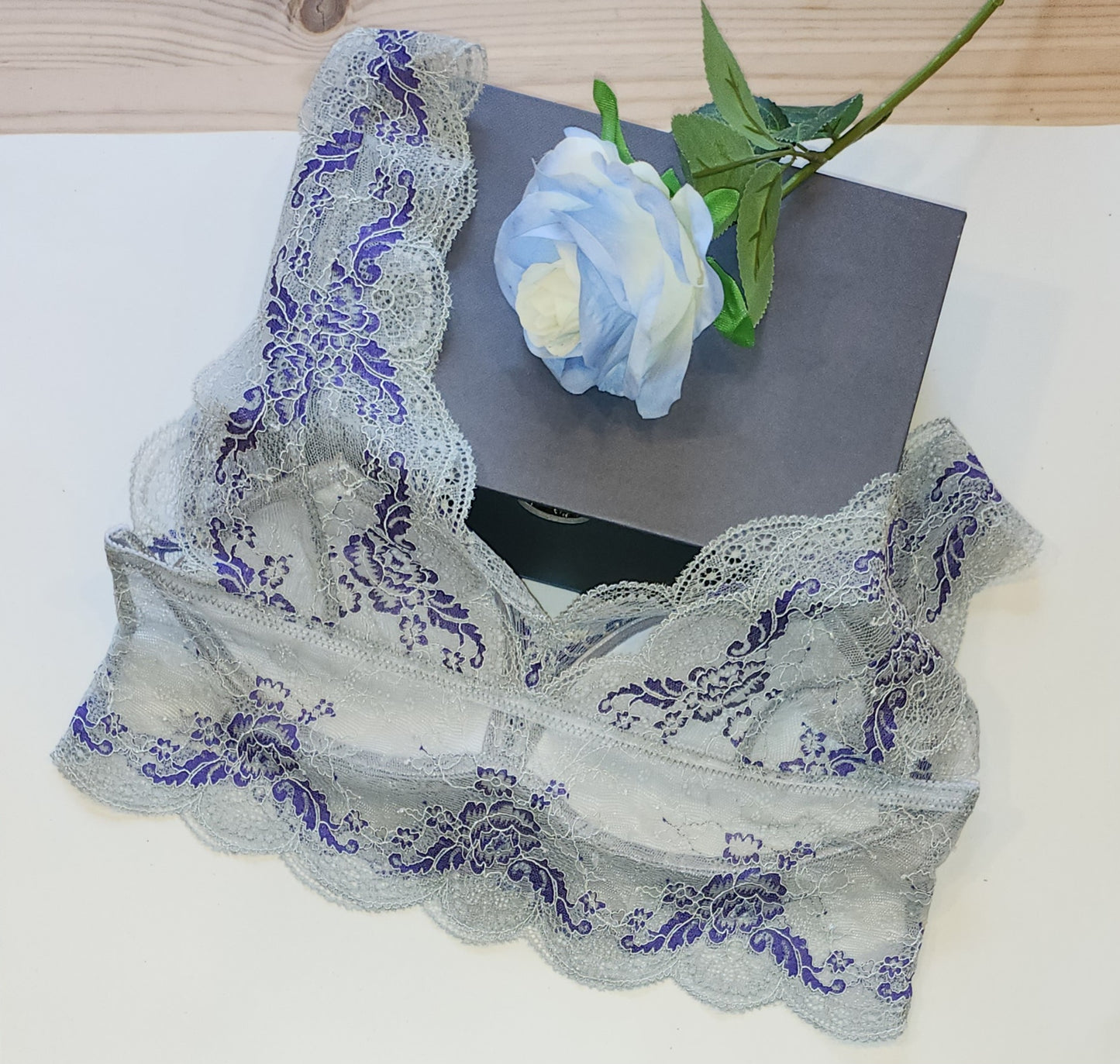 Élastique fin, de haute qualité <tc>Dentelle</tc> lilas/gris, prix au 1/2 mètre IDsx4