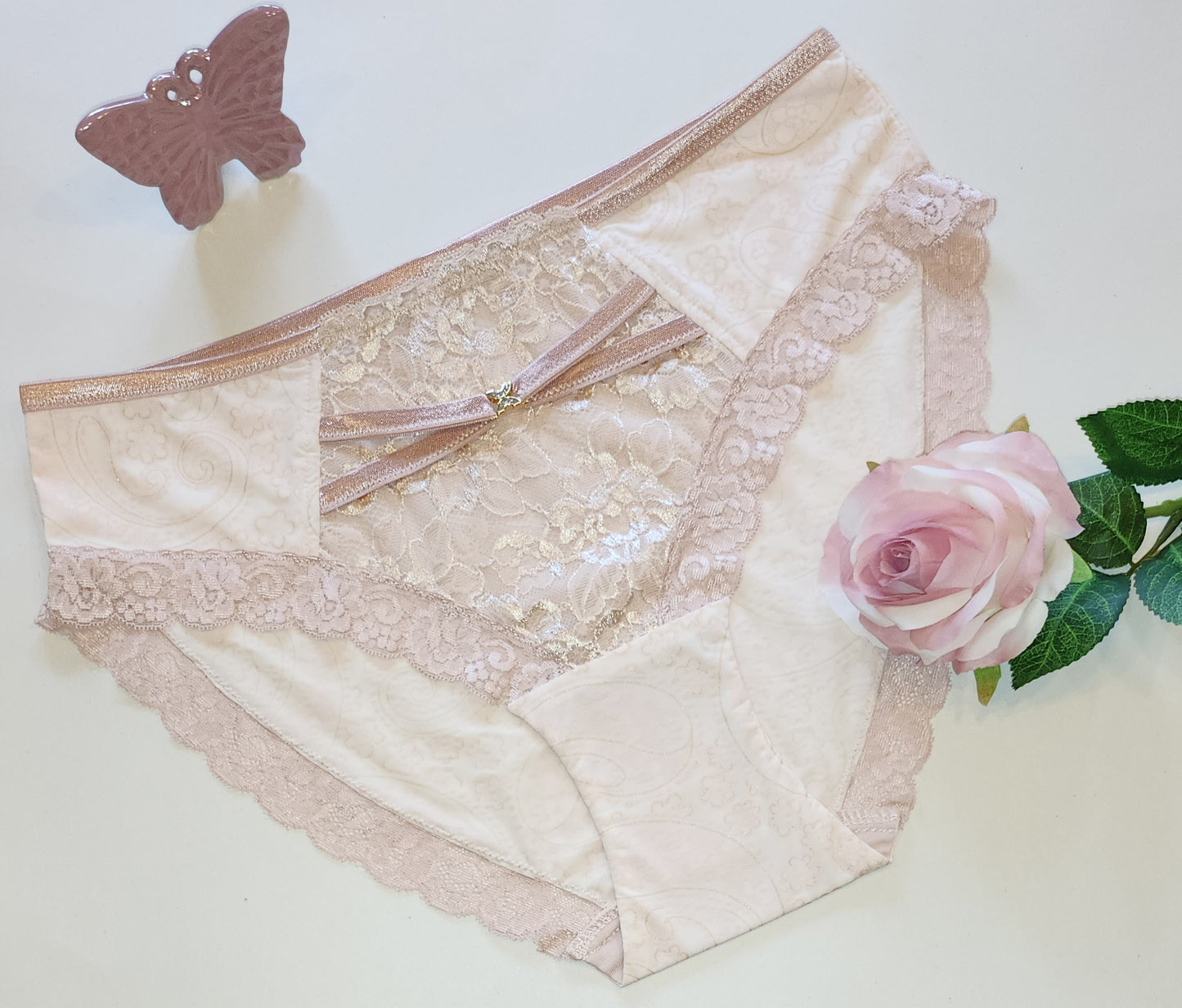 Microfiber, bi-elastic laundry goods in cremerosa with pressure in blush pink and gold