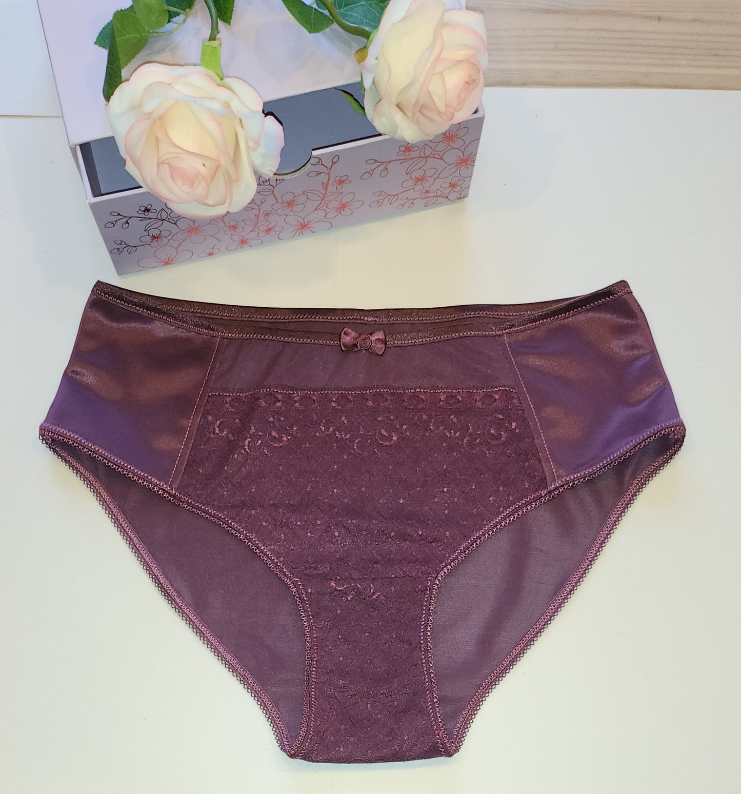 Offerta del mese ottobre. Al momento del pagamento verrà addebitato uno sconto del 15%. Set da cucito grande per 2 reggiseni e mutandine o pacchetto da cucito<tc>Pizzo</tc> , microfibra e Powernet Plum II