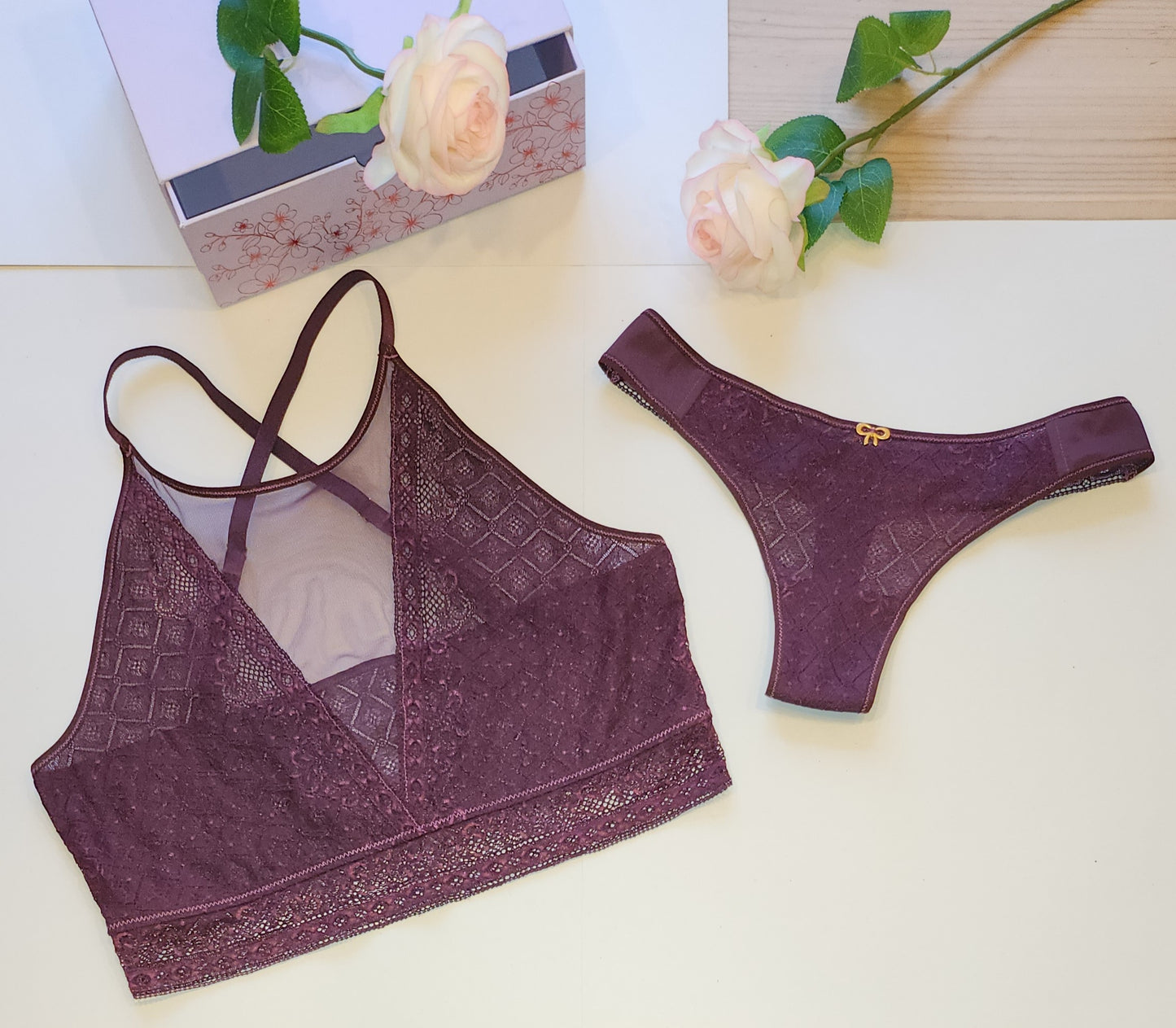 Offerta del mese ottobre. Al momento del pagamento verrà addebitato uno sconto del 15%. Set da cucito grande per 2 reggiseni e mutandine o pacchetto da cucito<tc>Pizzo</tc> , microfibra e Powernet Plum II