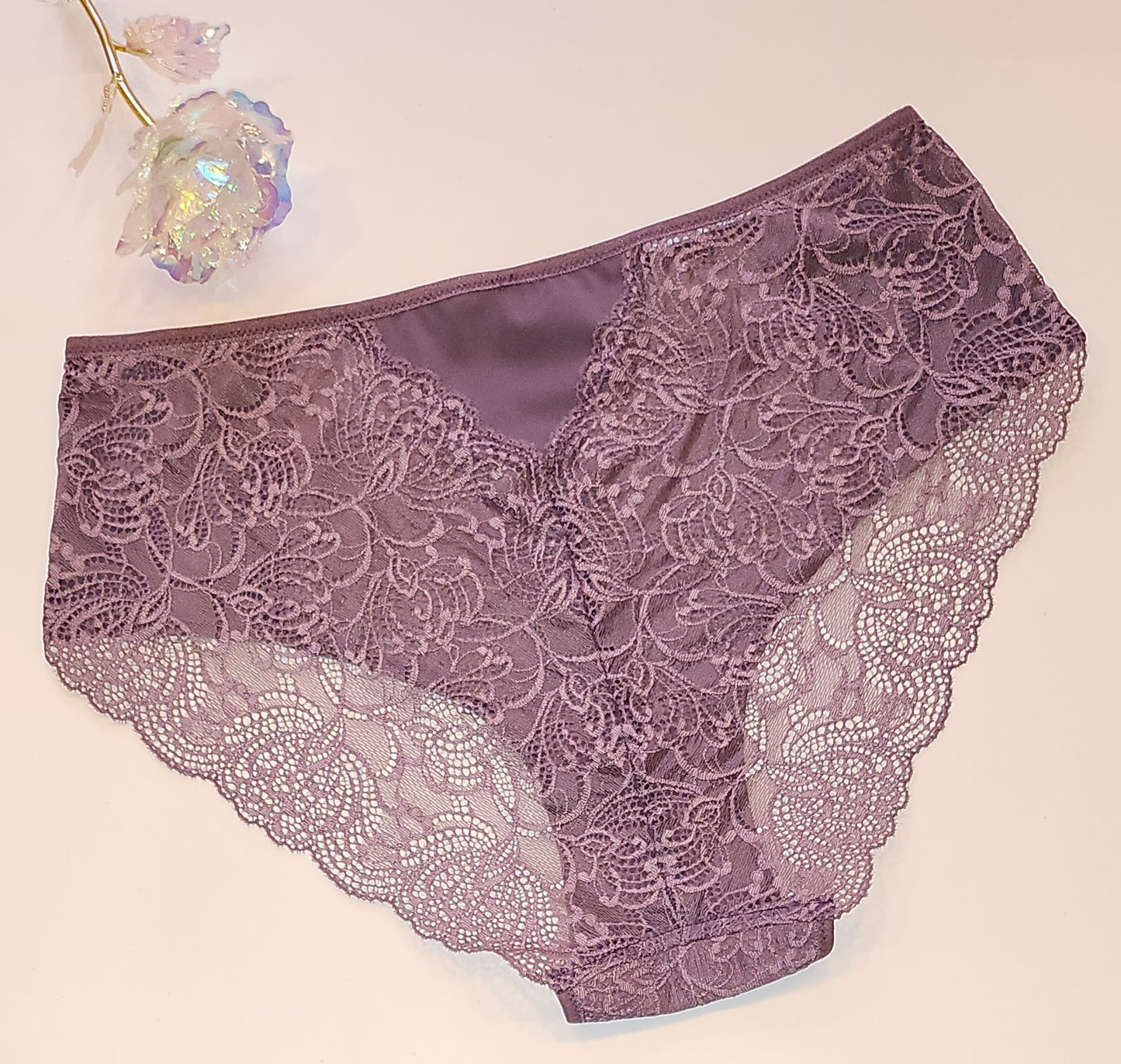 Offre du mois de septembre. Une réduction de 15 % sera facturée au moment du paiement. Grand set de couture pour 2x soutiens-gorge et culottes ou paquet de couture avec <tc>Dentelle</tc>, microfibre à imprimé floral et Powernet framboise. IDnsx1