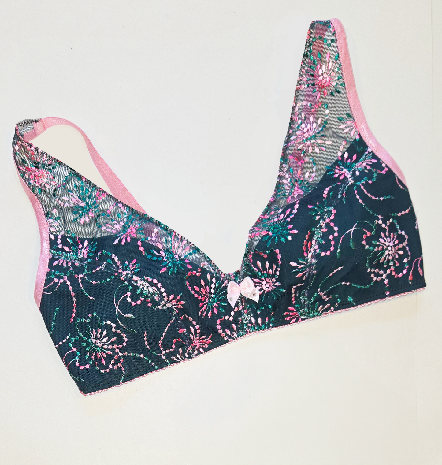 Especial de enero. Set de costura para bralette Vanessa que incluye patrón/paquete de costura con <tc>Encaje</tc> verde pino y rosa granadina IDvx21