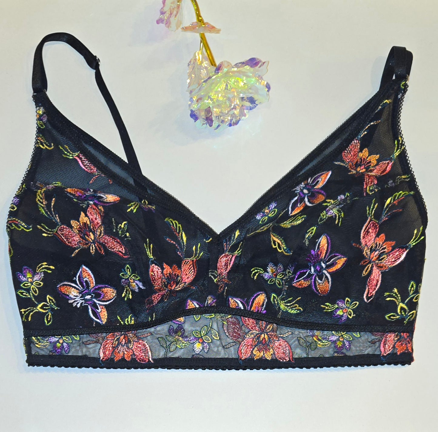 Kit da cucito per bralette a strati con palangari Vanessa in nero, incluso componente aggiuntivo in PDF. IDvx21