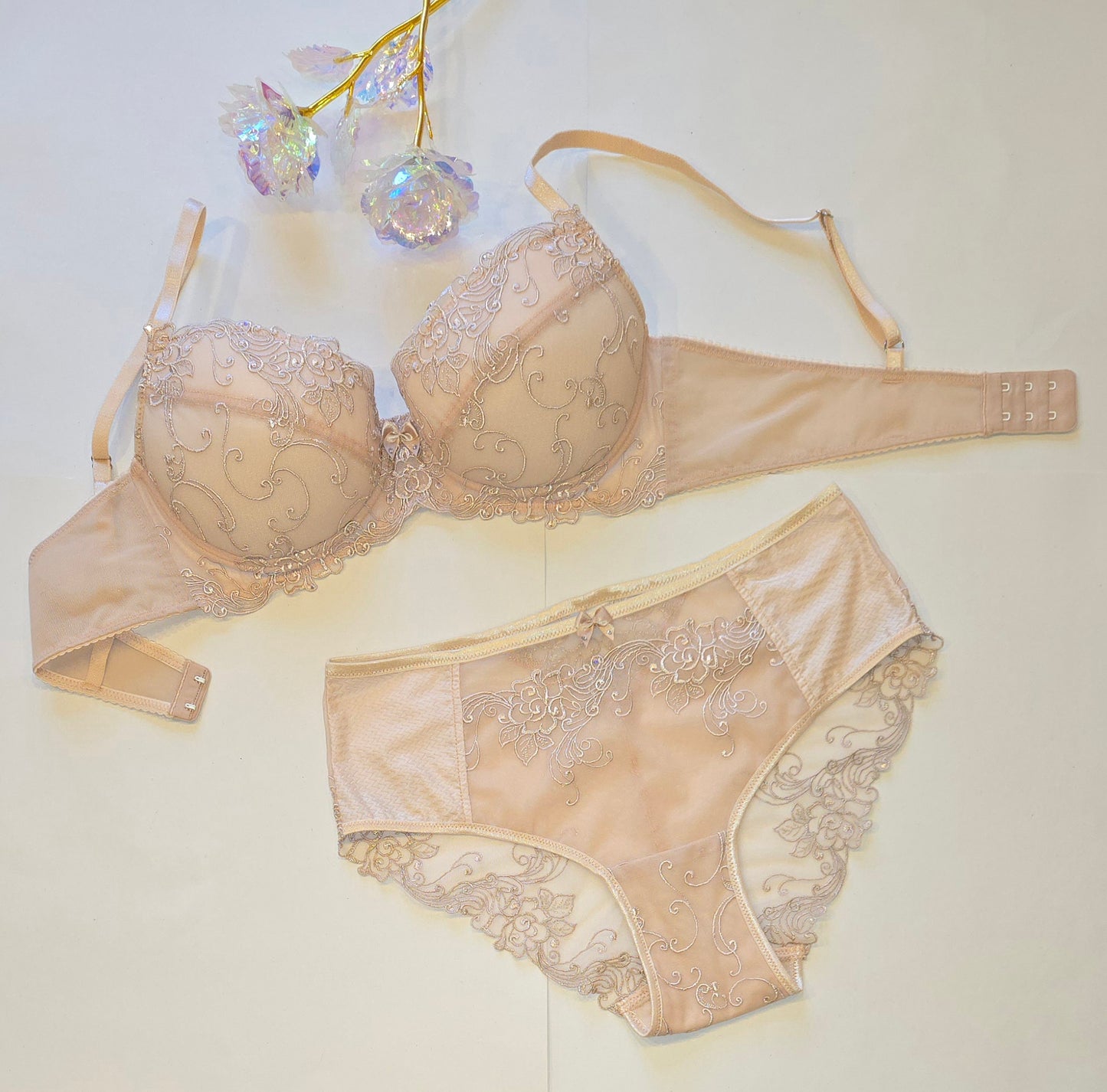 Speciale San Valentino. Set da cucito grande per 2 reggiseni e mutandine o pacchetto cucito con <tc>Pizzo</tc>, microfibra, tulle e Powernet beige. IDnsx1