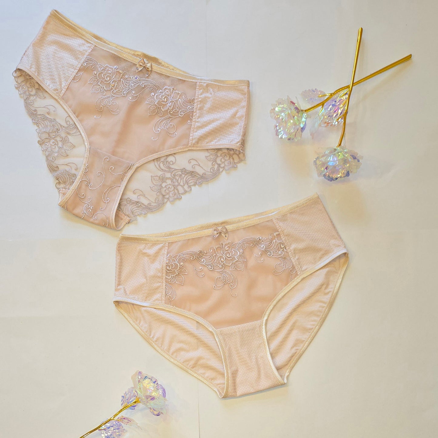 Speciale San Valentino. Set da cucito grande per 2 reggiseni e mutandine o pacchetto cucito con <tc>Pizzo</tc>, microfibra, tulle e Powernet beige. IDnsx1