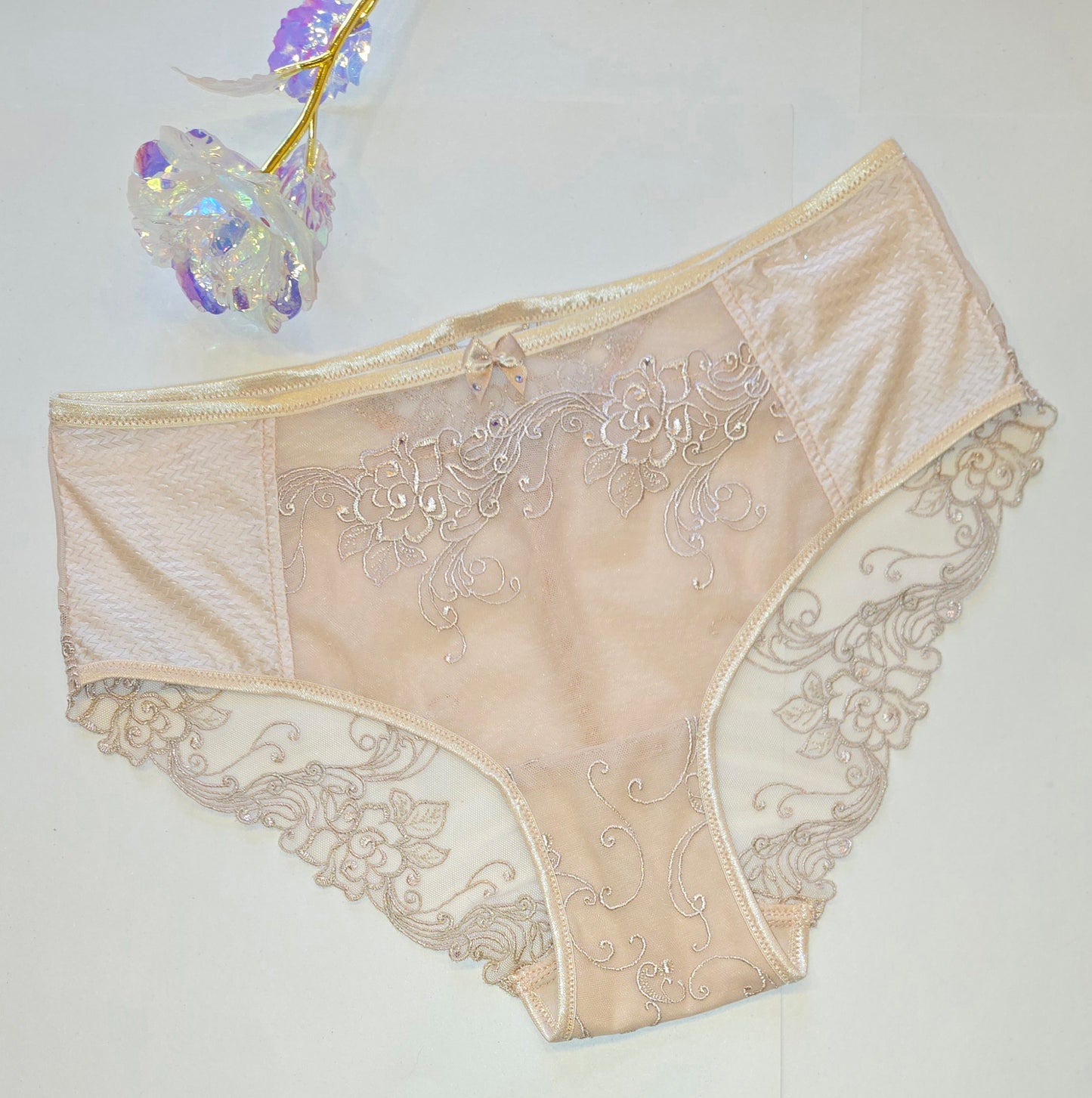 Speciale San Valentino. Set da cucito grande per 2 reggiseni e mutandine o pacchetto cucito con <tc>Pizzo</tc>, microfibra, tulle e Powernet beige. IDnsx1