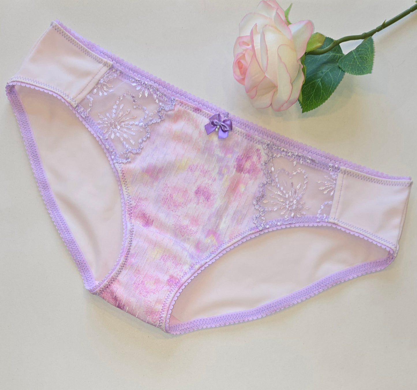 Naaipakket voor de "Spring-Edition" add-on voor slip Diana met stretch-satijn, kant en tule.