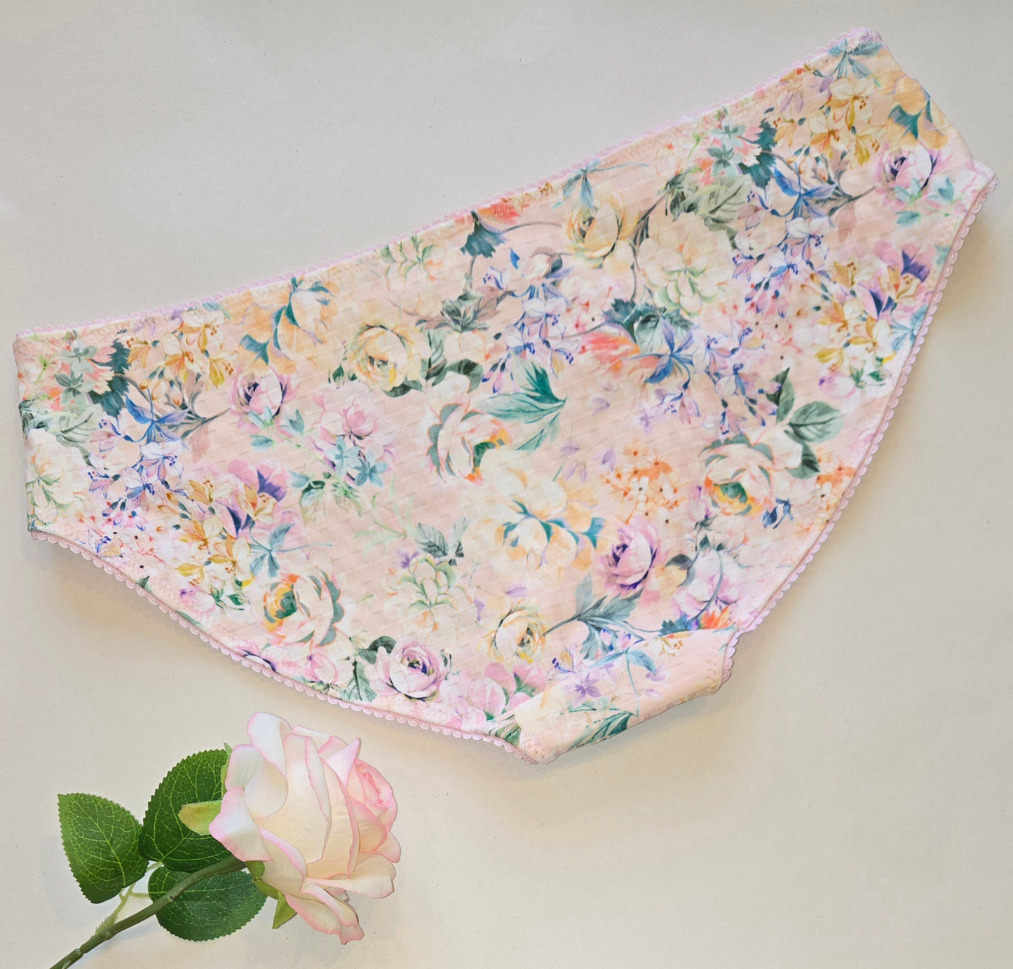 Naaipakket voor de "Spring-Edition" add-on voor slip Diana met microvezel en kant.