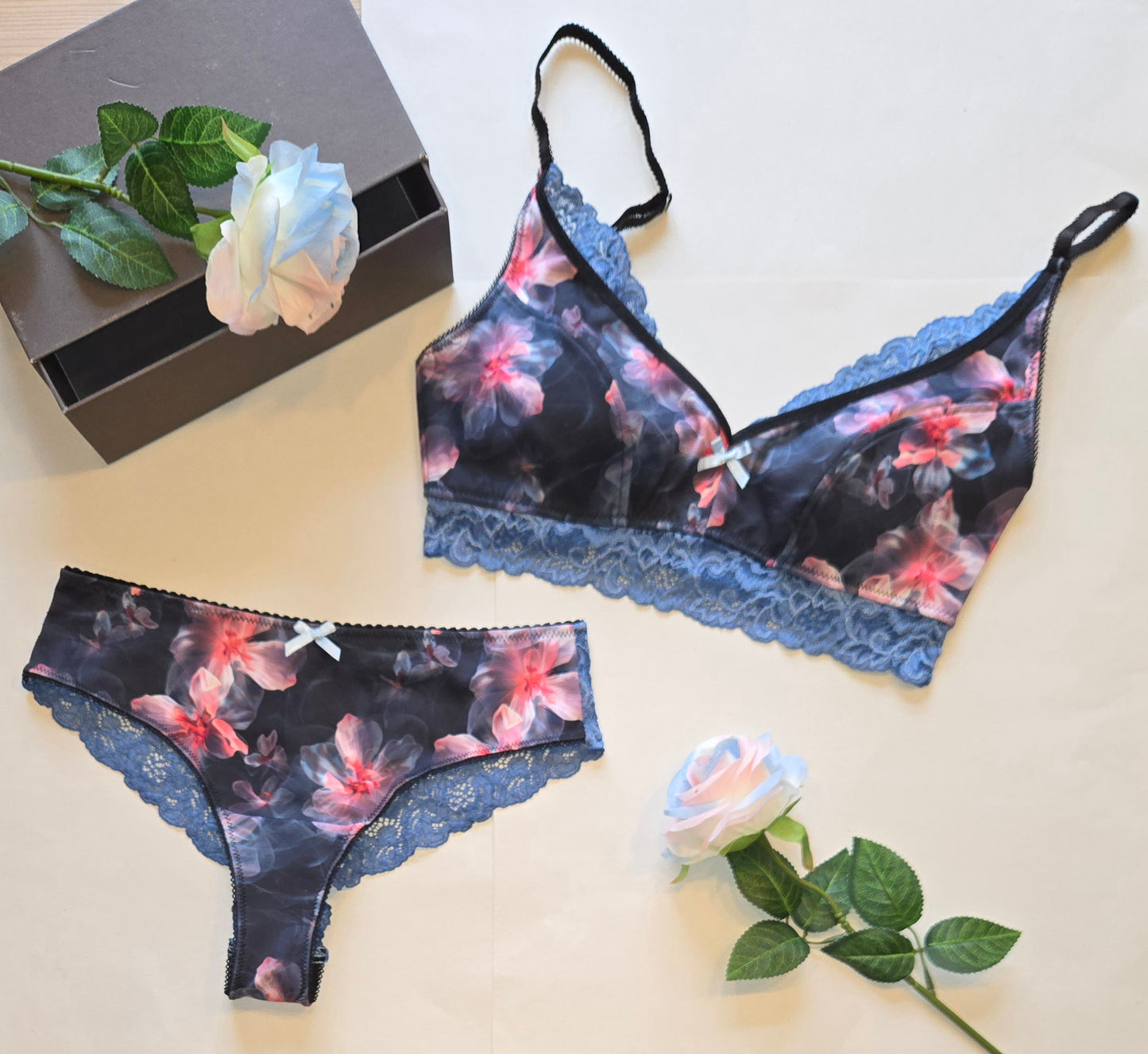 elastic <tc>lace</tc> French blue, price per 1/2 meter. November. IDsx4