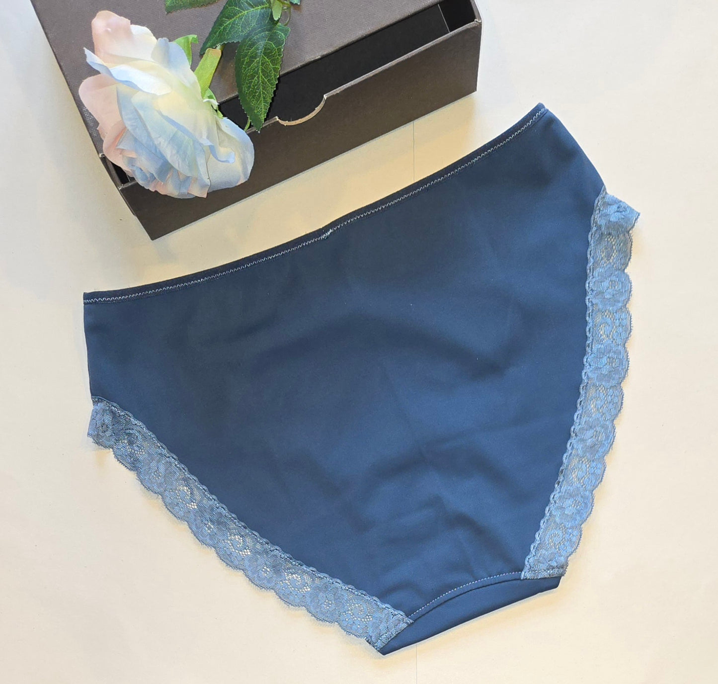 elastic <tc>lace</tc> French blue, price per 1/2 meter. November. IDsx4
