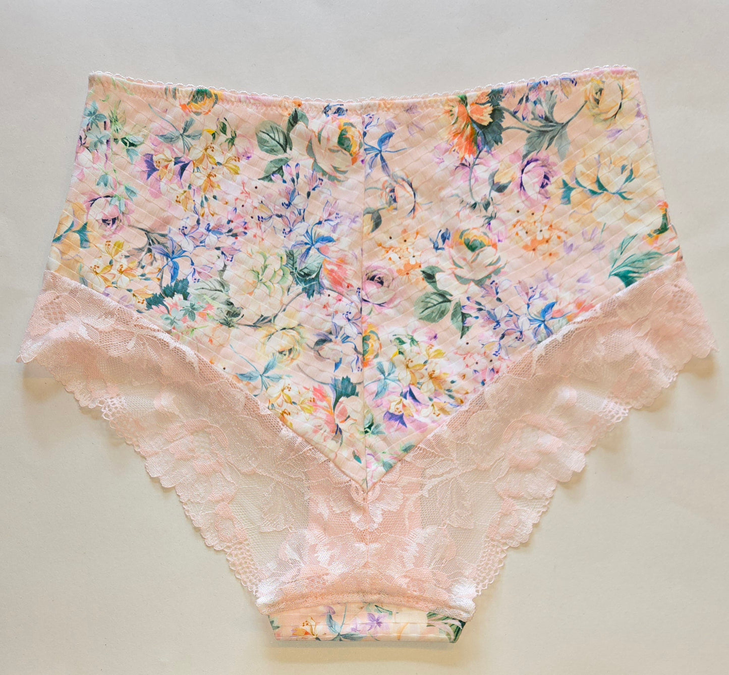 Kit da cucito per Slip Panty Thalia con <tc>Pizzo</tc>. rosa pesca.