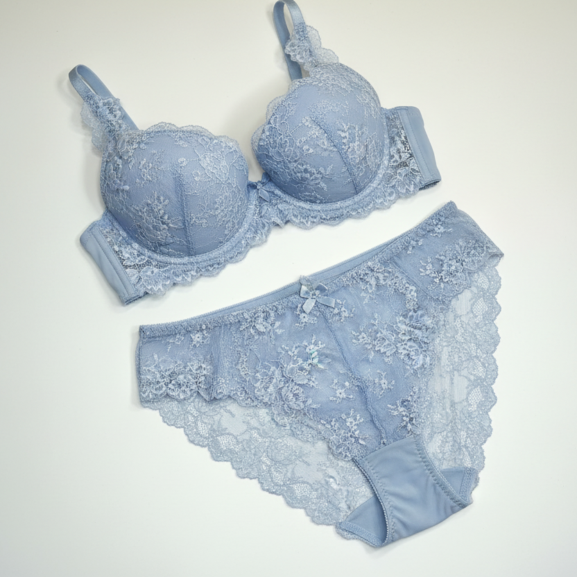 Breite elastische Spitze in hellblau. Preis per 1/2 Meter.