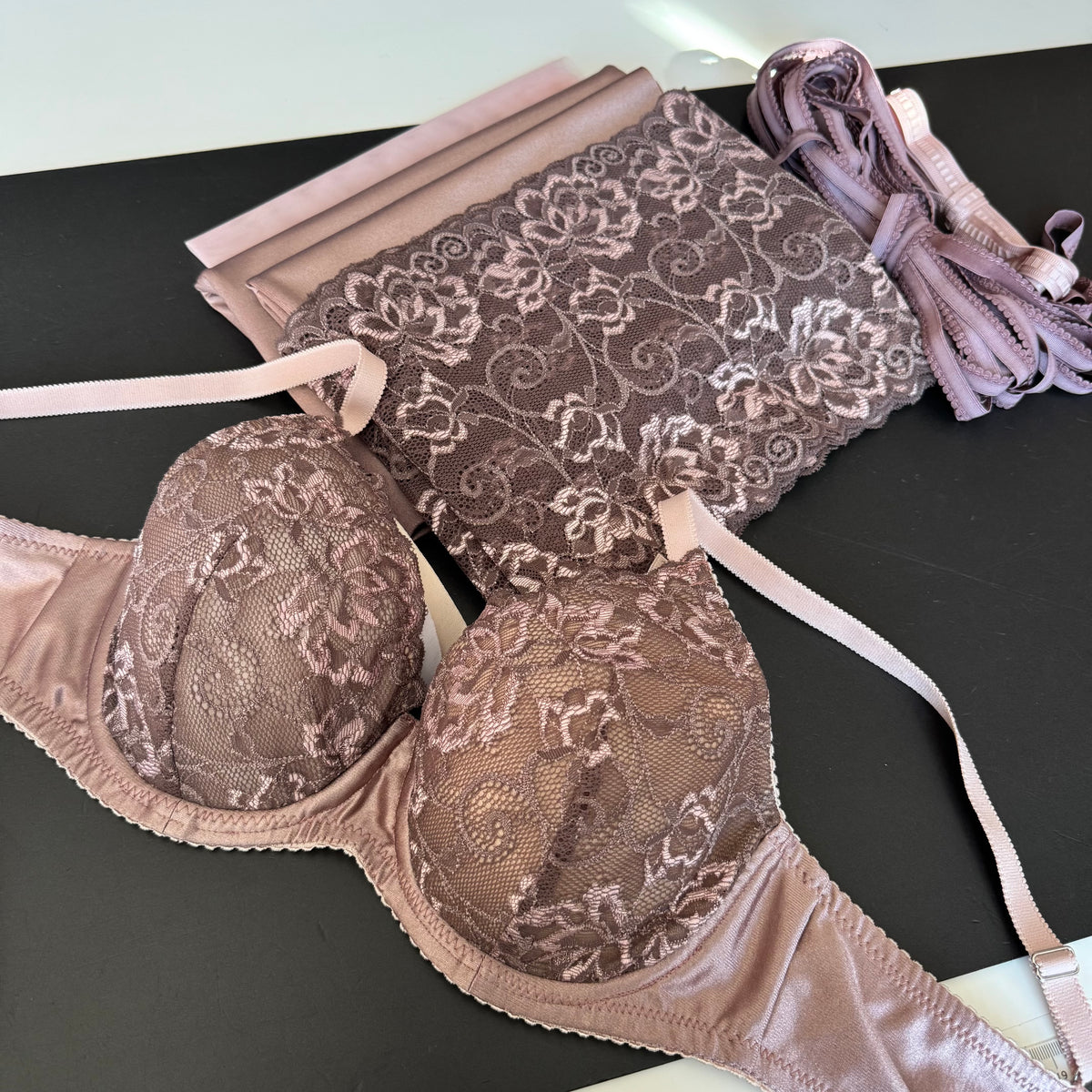 Encaje elástico ancho en rosa café empolvado, 20 cm – por 0,5 m