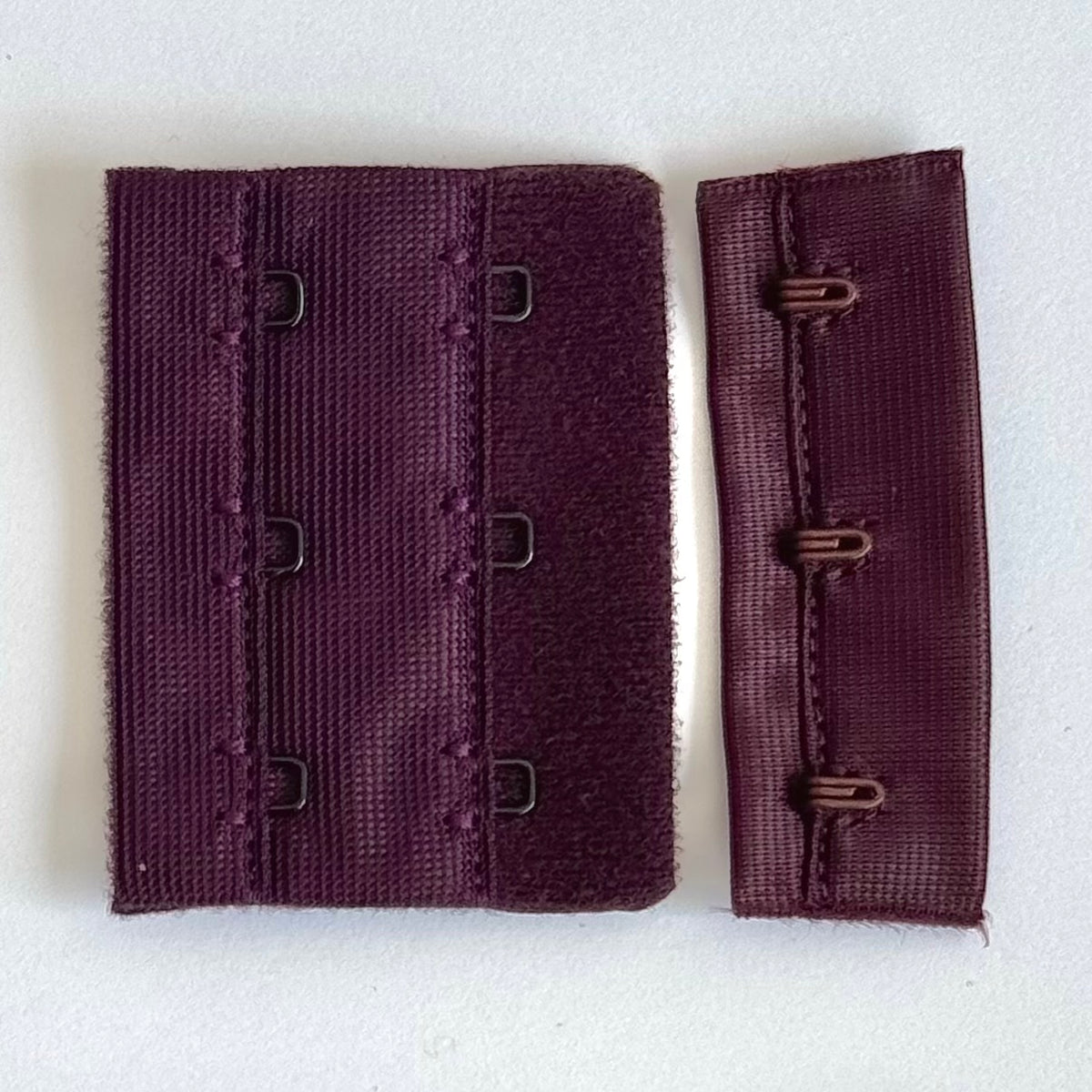 Chiusura per reggiseno 3×3 e 3×2 ganci e occhielli – Burgundy, prugna, lilla | Accessori per lingerie