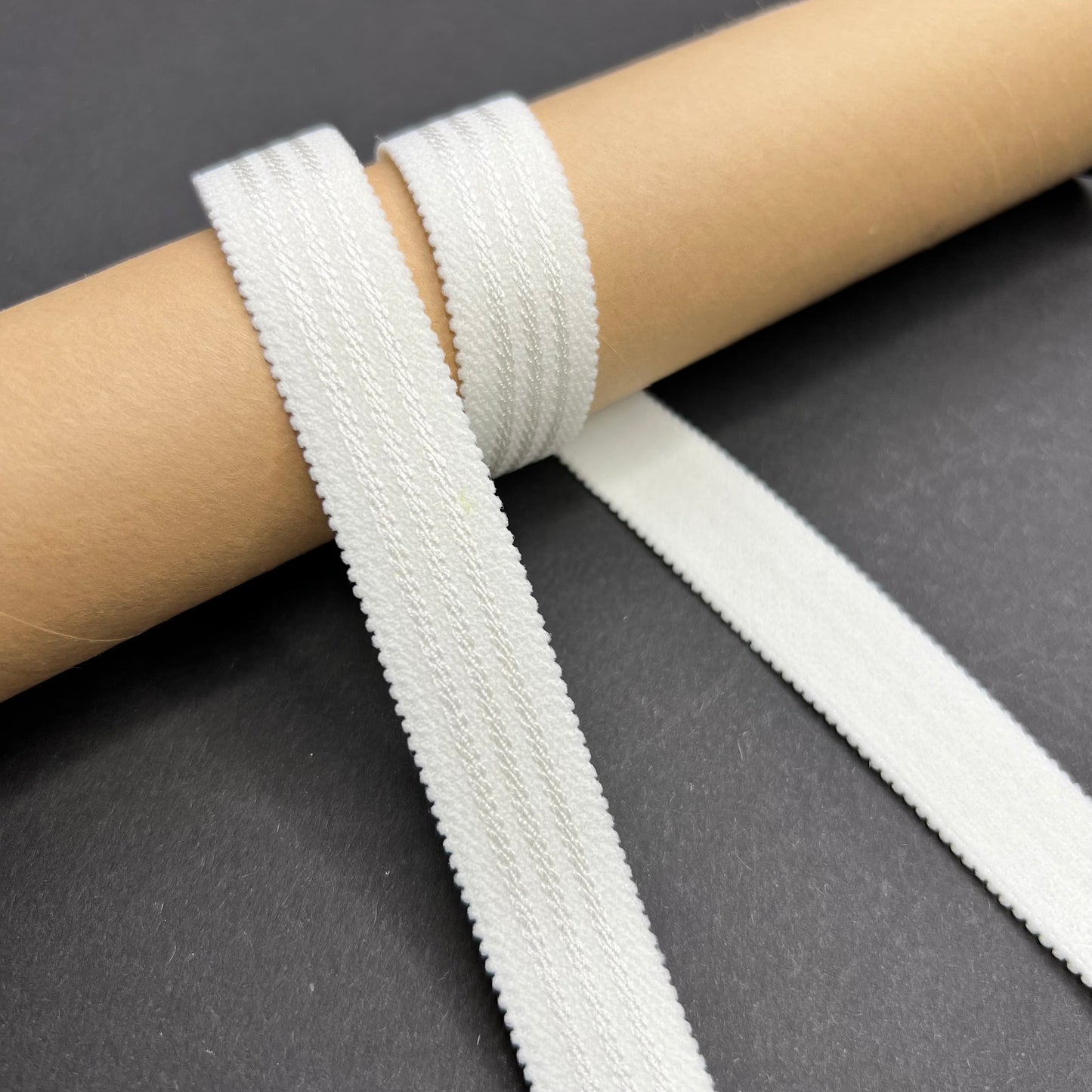 18 mm BH-bandje, bandelastiek, schouderband. Kleuren: beige, off-white/creme, wit.
