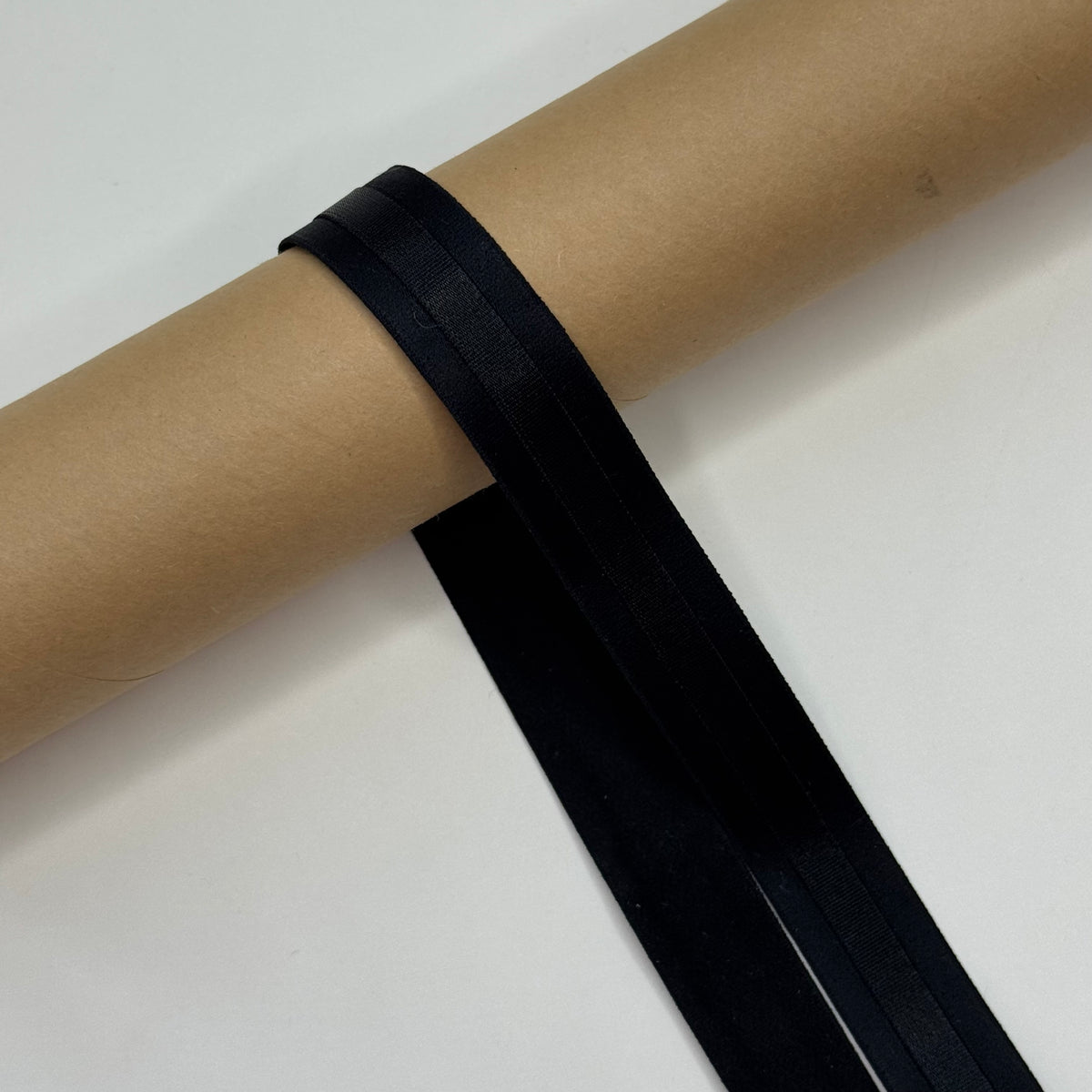 BH-Trägergummi, 18 mm breit – Meterware. Verschiedene Farben