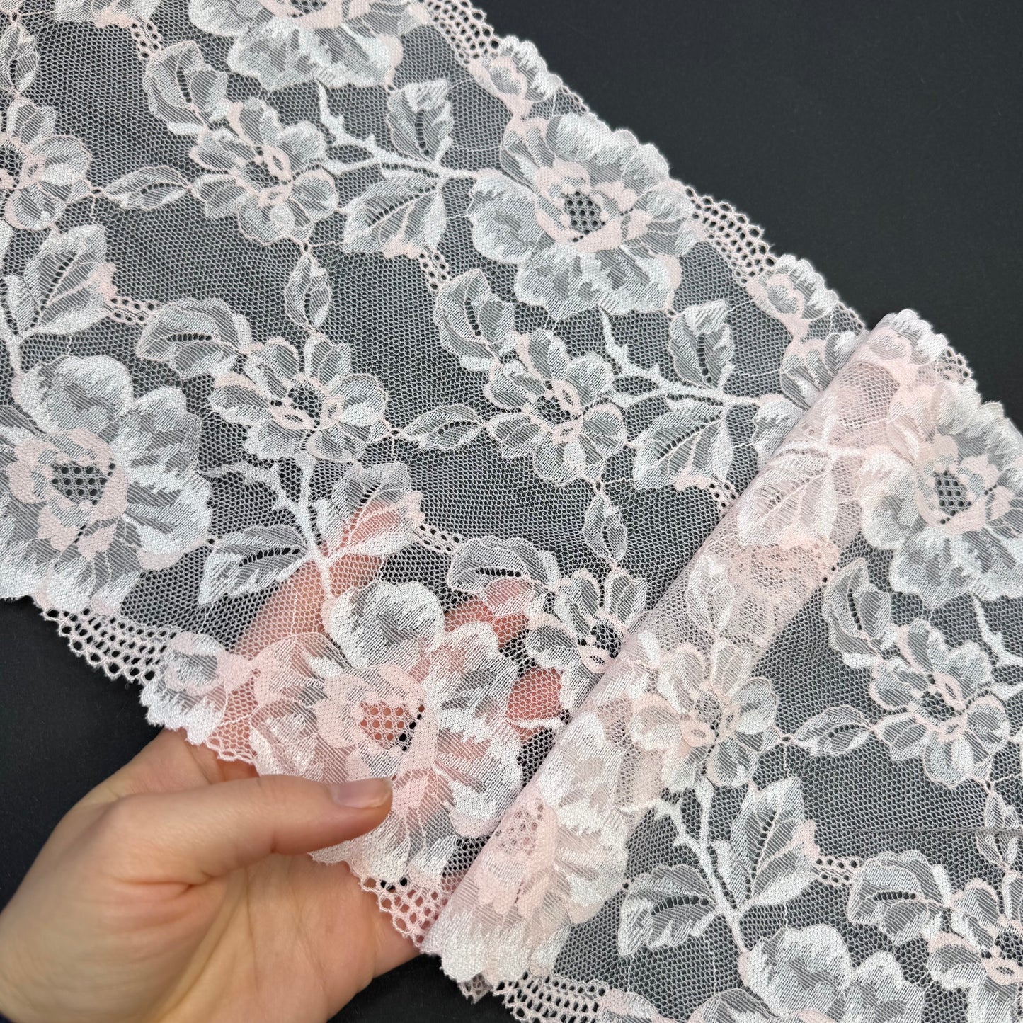 Encaje elástico ancho Petal Pink – 22,5 cm de ancho, precio por ½ metro
