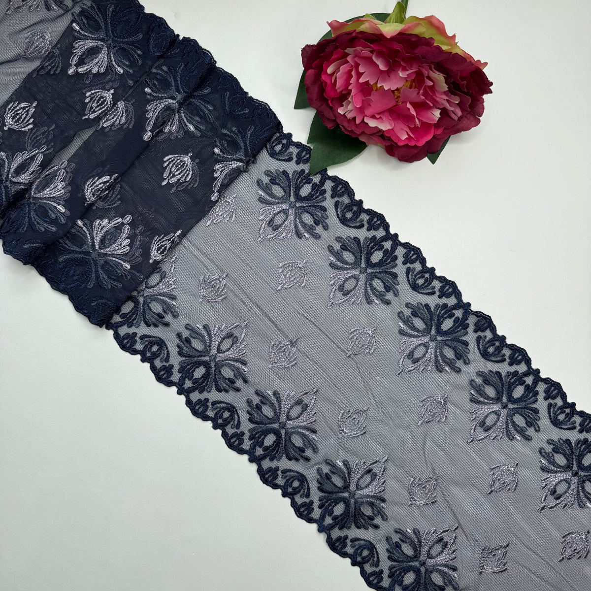Breite edle elastische Stickereispitze dunkelblau/mehrfarbig, 21,5 cm, per Meter