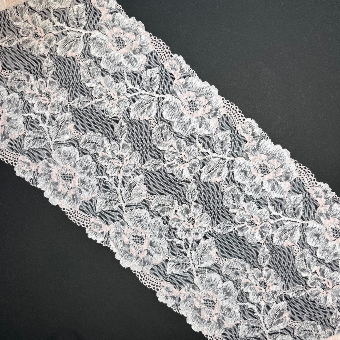 Encaje elástico ancho Petal Pink – 22,5 cm de ancho, precio por ½ metro