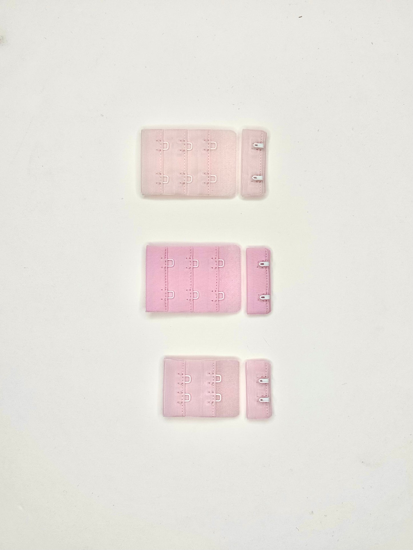 Cierre de sujetador con ganchos y ojos – rosa rubor, rosa y rosa | Accesorios para lencería