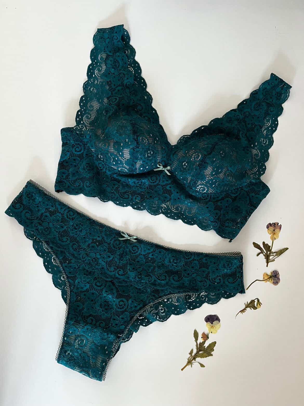 Bralette Eloise | Schnittmuster PDF Deutsch | Bügelloser Bralette mit Cups | Gr. 70A–95B