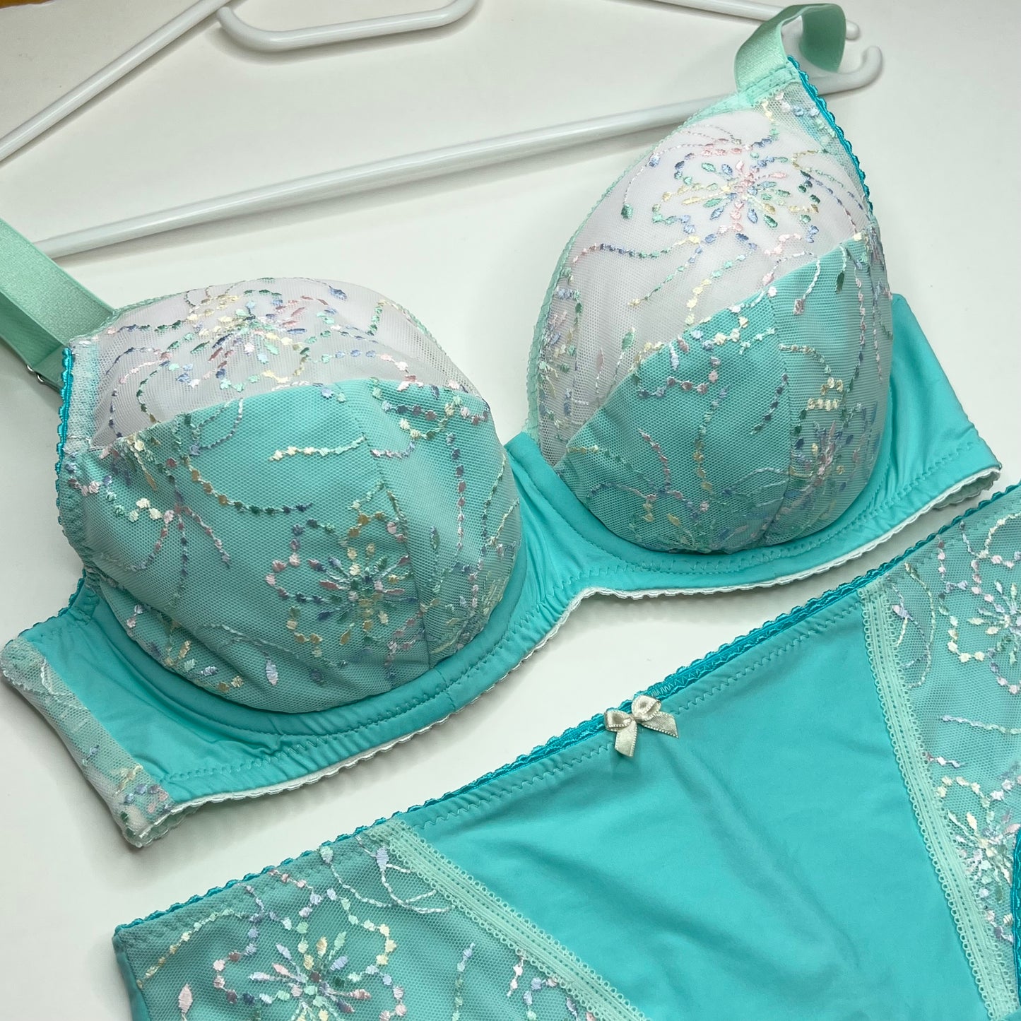 Special Offer March 2026. Großes Nähset für 2xBH's und Höschen bzw. Nähpaket mit Tüll, Mikrofaser und Powernet. Rainbow in ocean