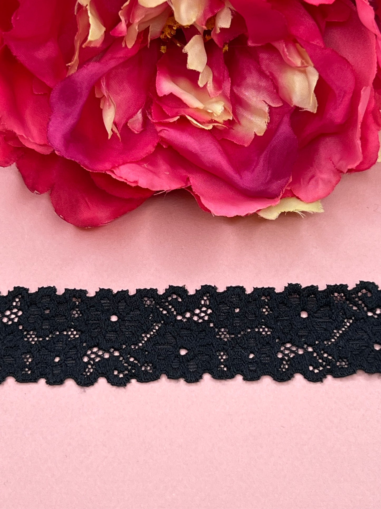 1 m elastische schmale Spitzenborte ca. 2,5 cm in schwarz / stretch lace trim IDsx4