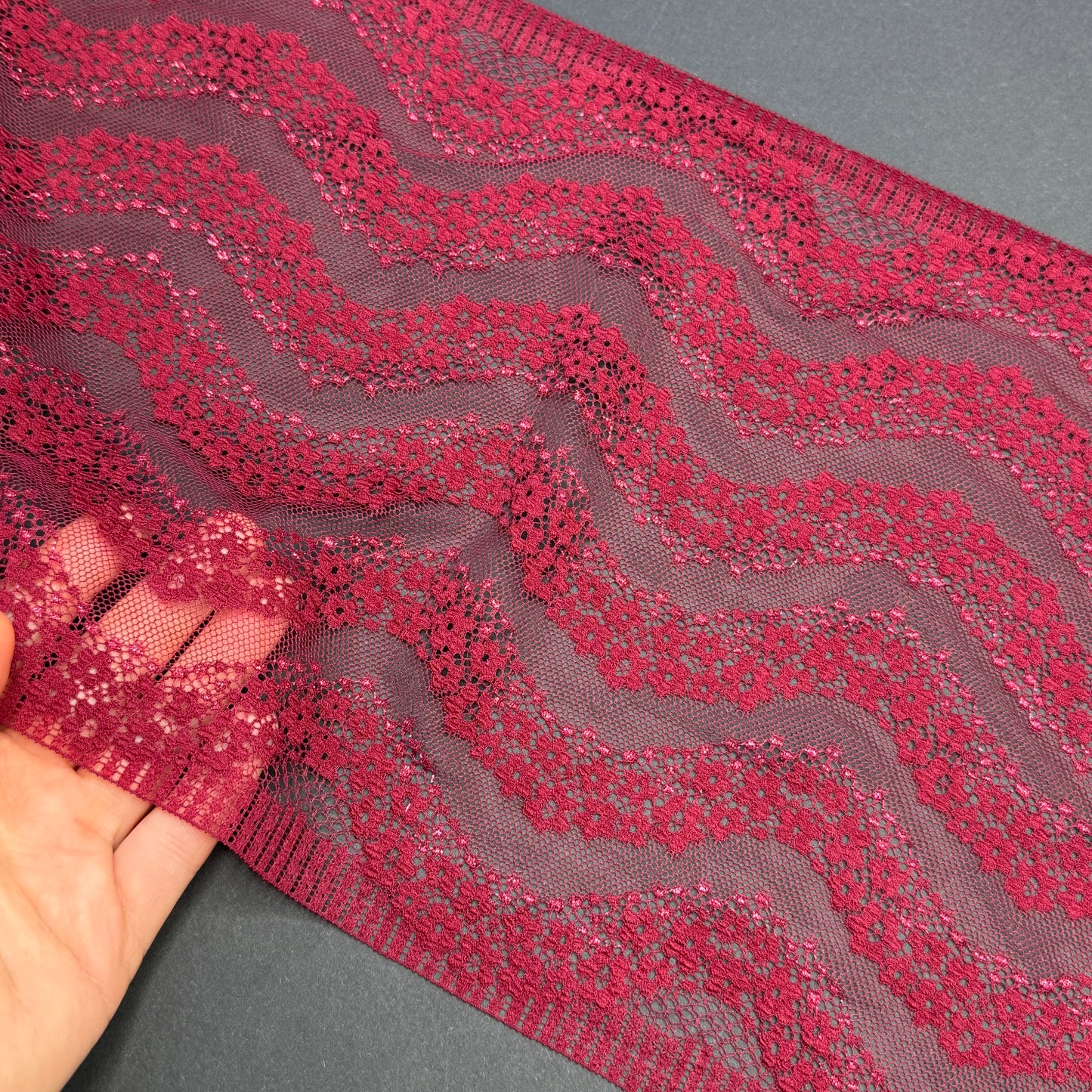Pizzo elastico largo rosso scuro con glitter, largo 24 cm