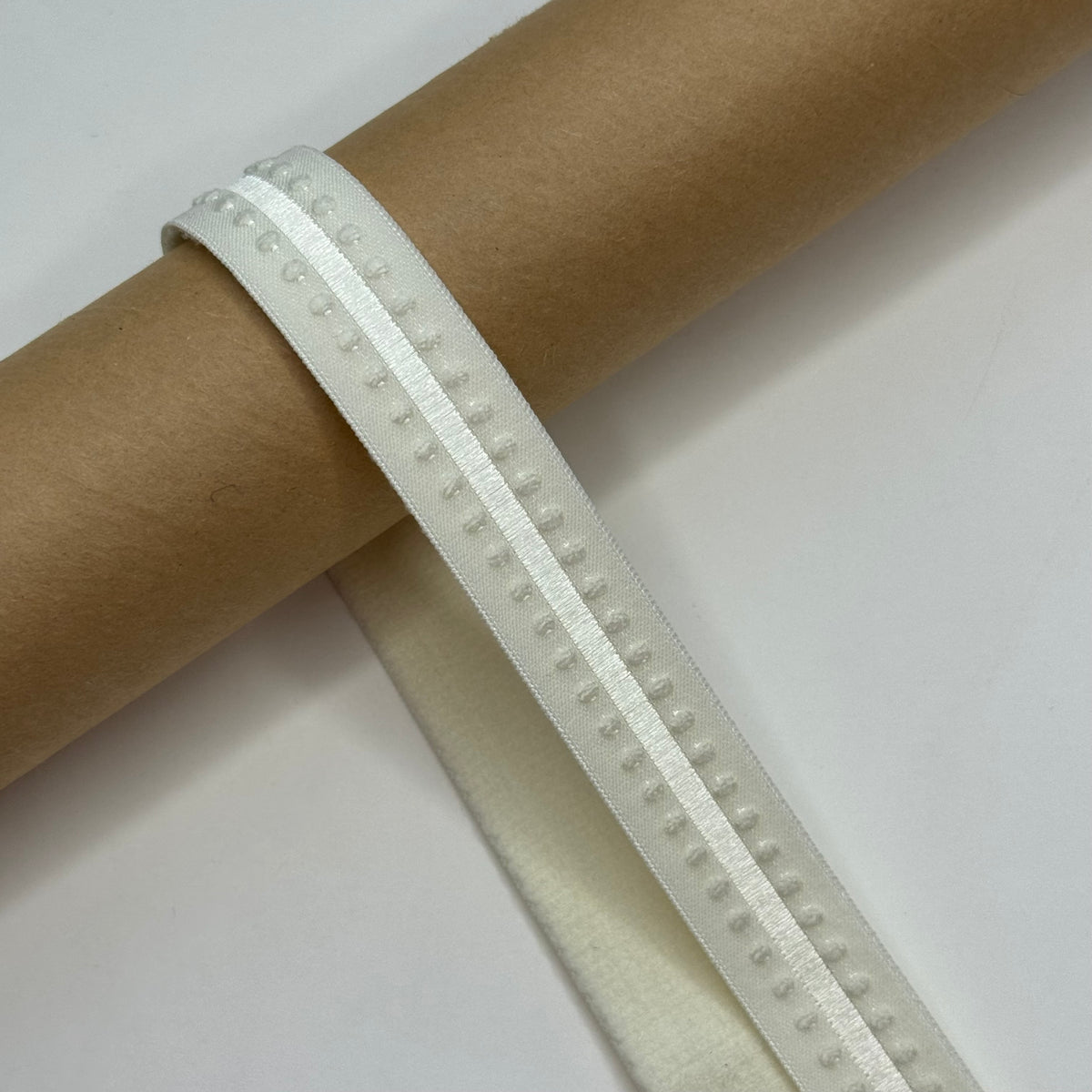 BH-Trägergummi, 18 mm breit – Meterware. Verschiedene Farben