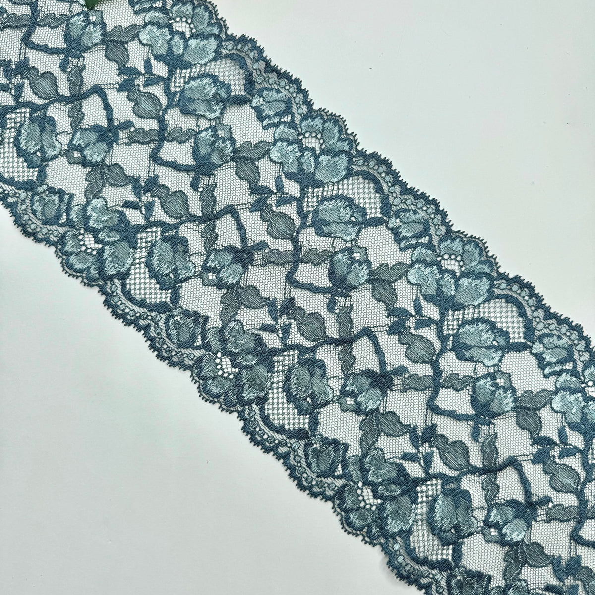 Elastische Spitze & Spitzenborte Deep Teal – Mix & Match, 16 cm und 4,5 cm Spitzenborten.
