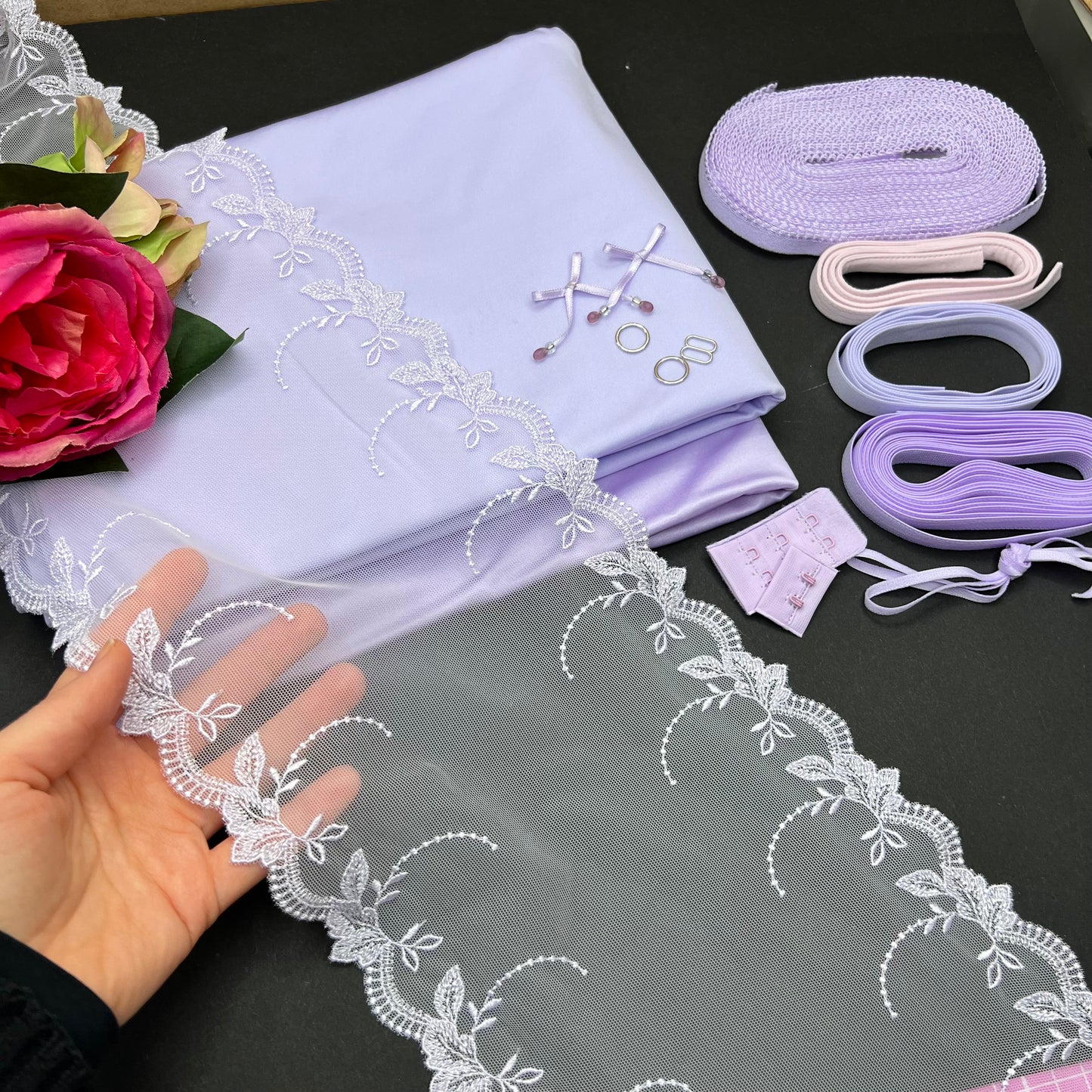 Lavender Love story. Großes Nähset für BH und Höschen bzw. Nähpaket mit elastischen Spitze, Mikrofaser und Powernet. Lavender love story