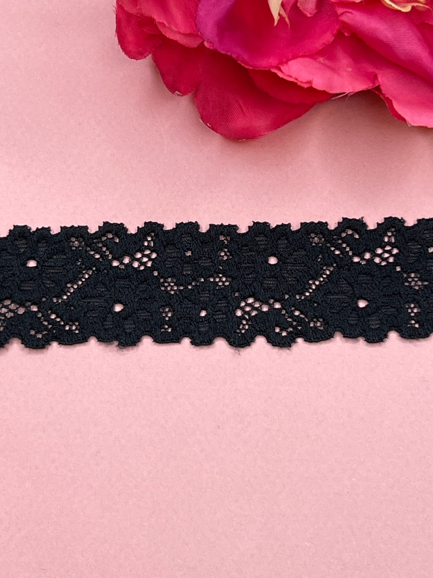 1 m elastische schmale Spitzenborte ca. 2,5 cm in schwarz / stretch lace trim IDsx4